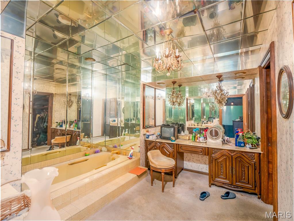15 Meadowbrook Country Club Estate