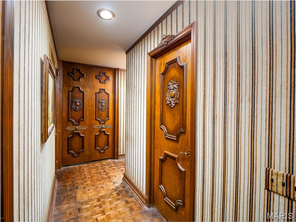 15 Meadowbrook Country Club Estate