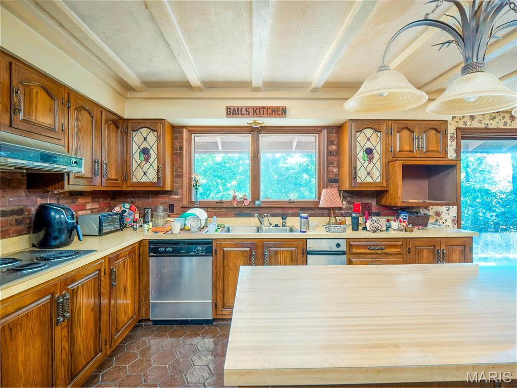 15 Meadowbrook Country Club Estate