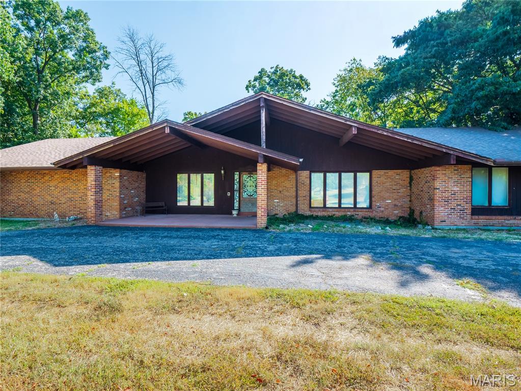 15 Meadowbrook Country Club Estate