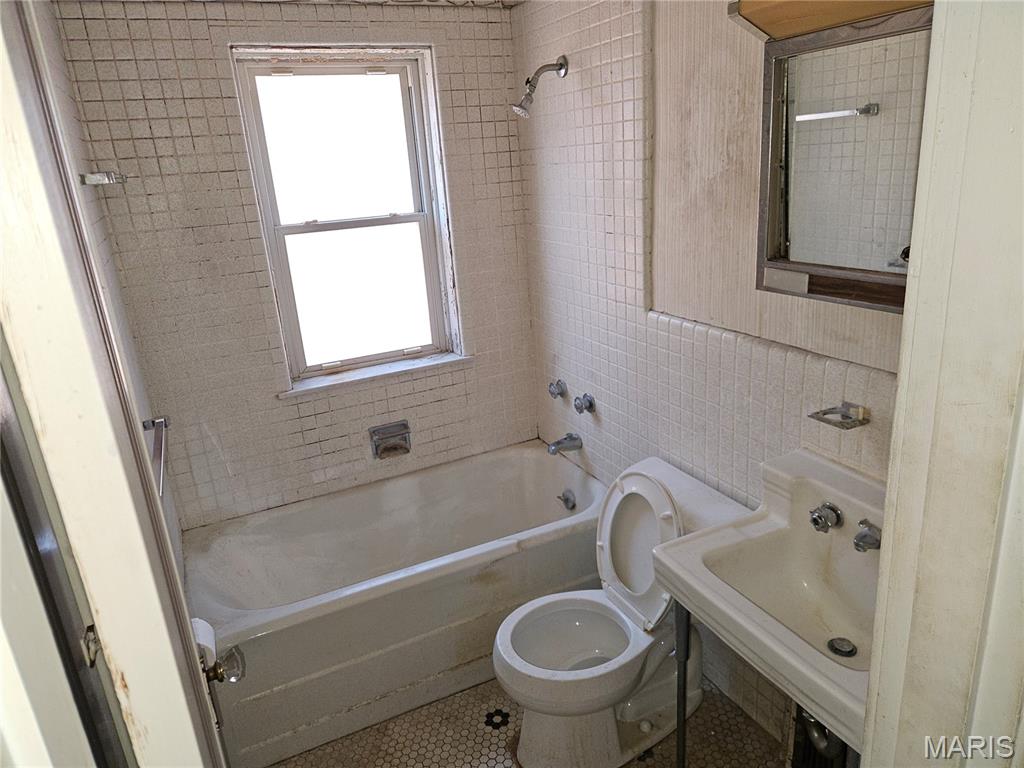 5343 Chippewa Street