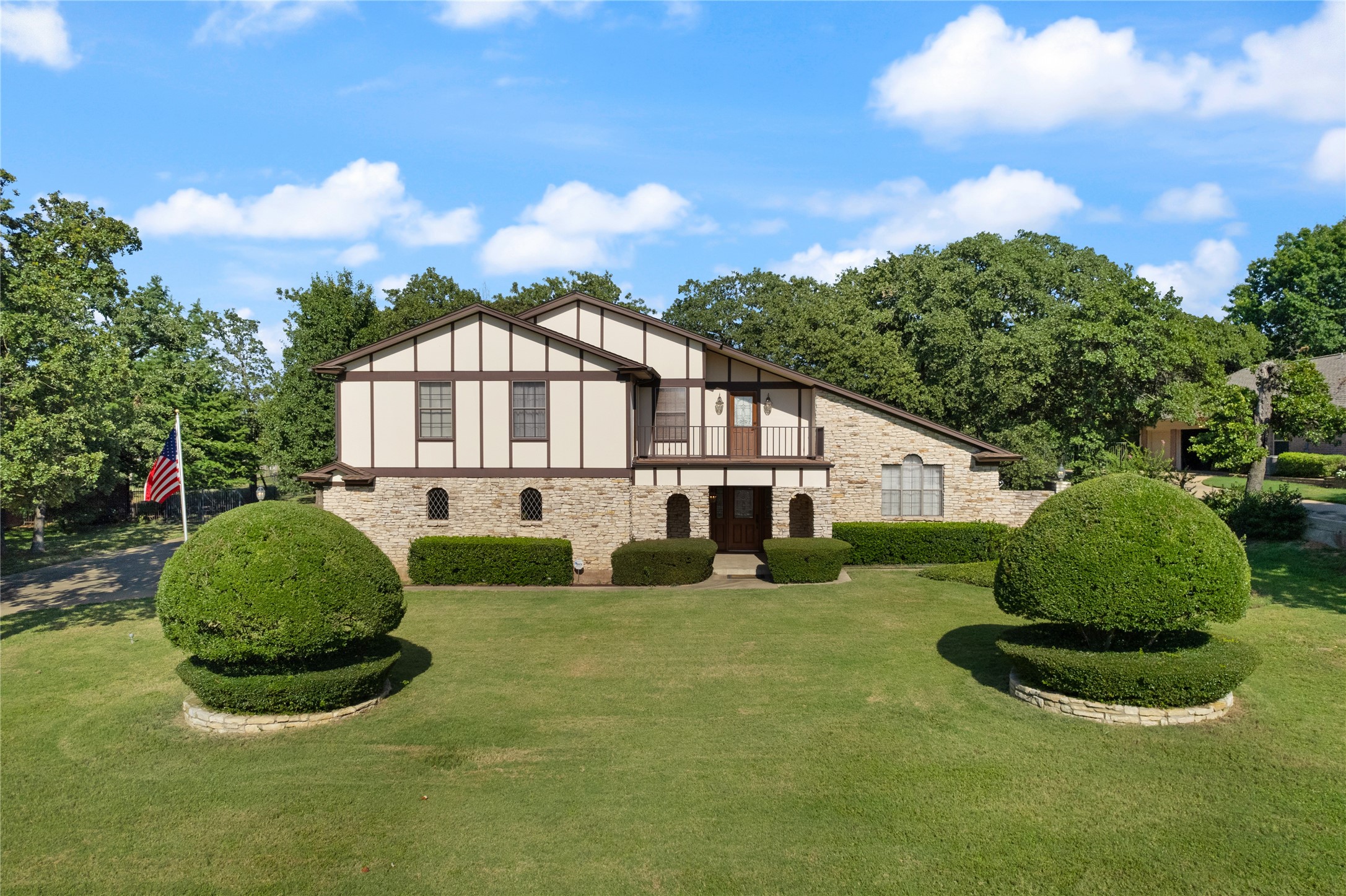 200 Hillside Drive E