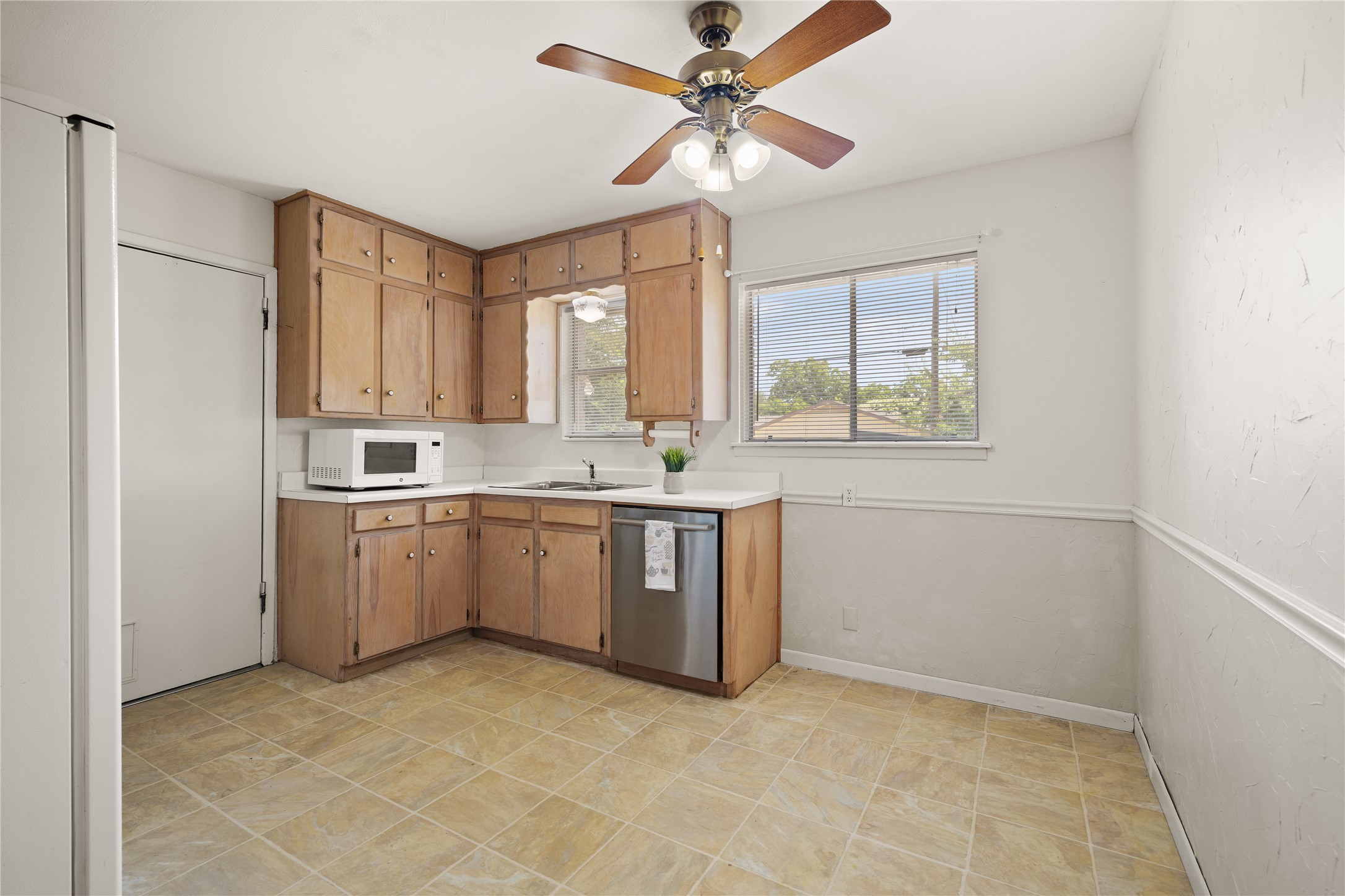 1332 Harrison Lane
