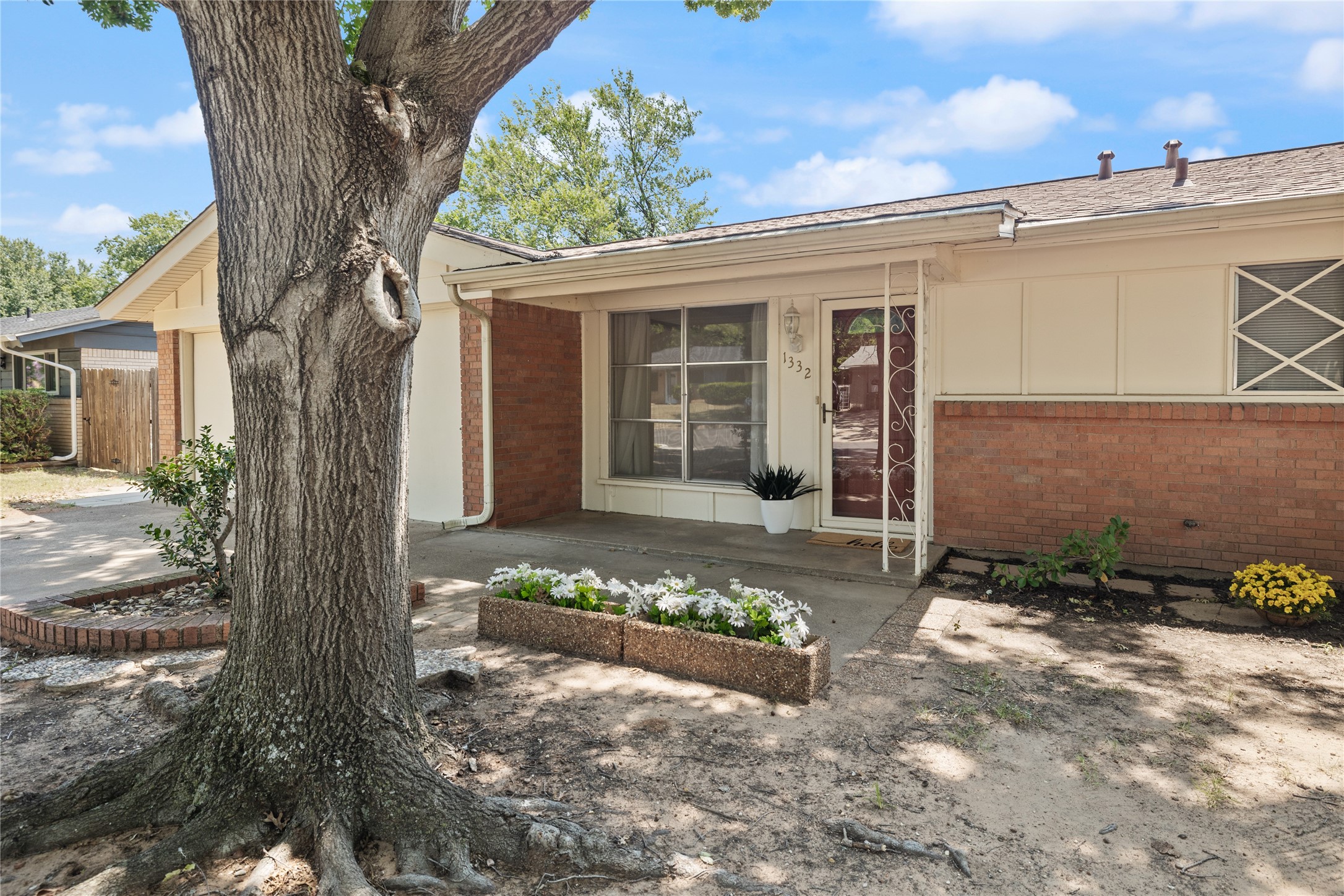 1332 Harrison Lane