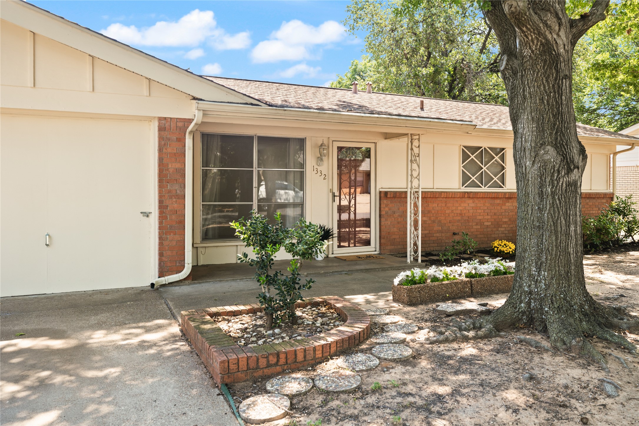 1332 Harrison Lane