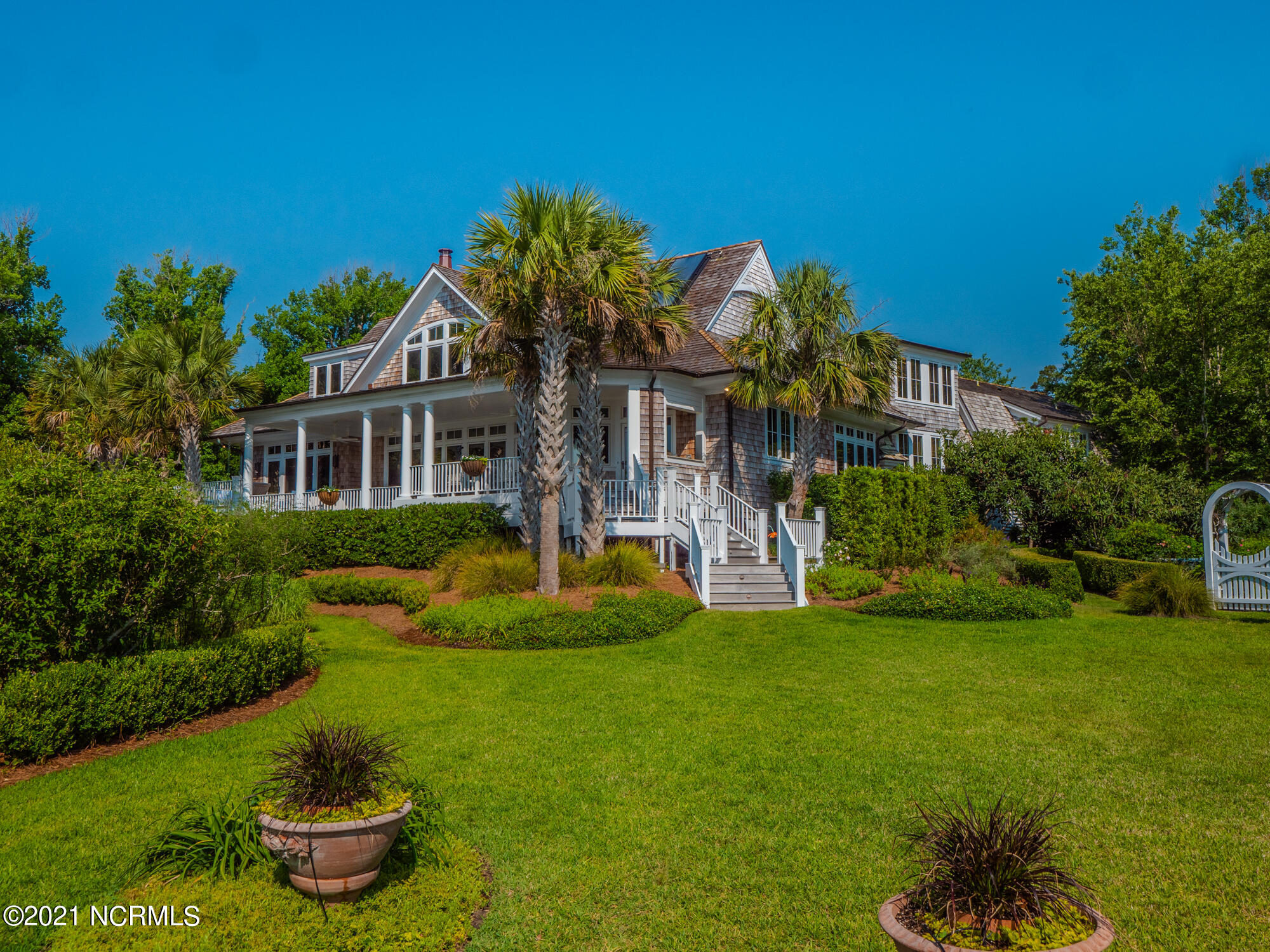 2307 Middle Sound Loop Road