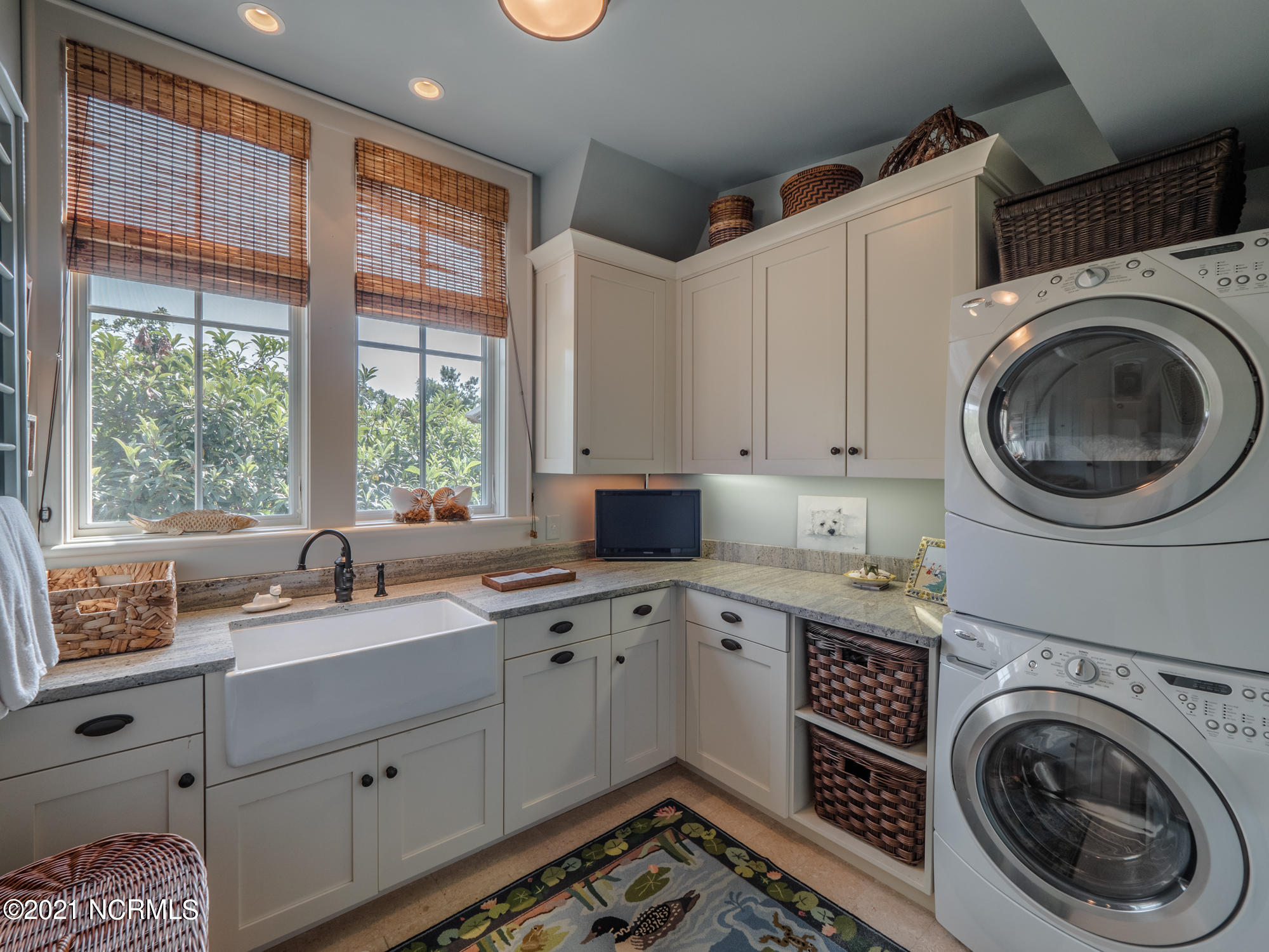 2307 Middle Sound Loop Road