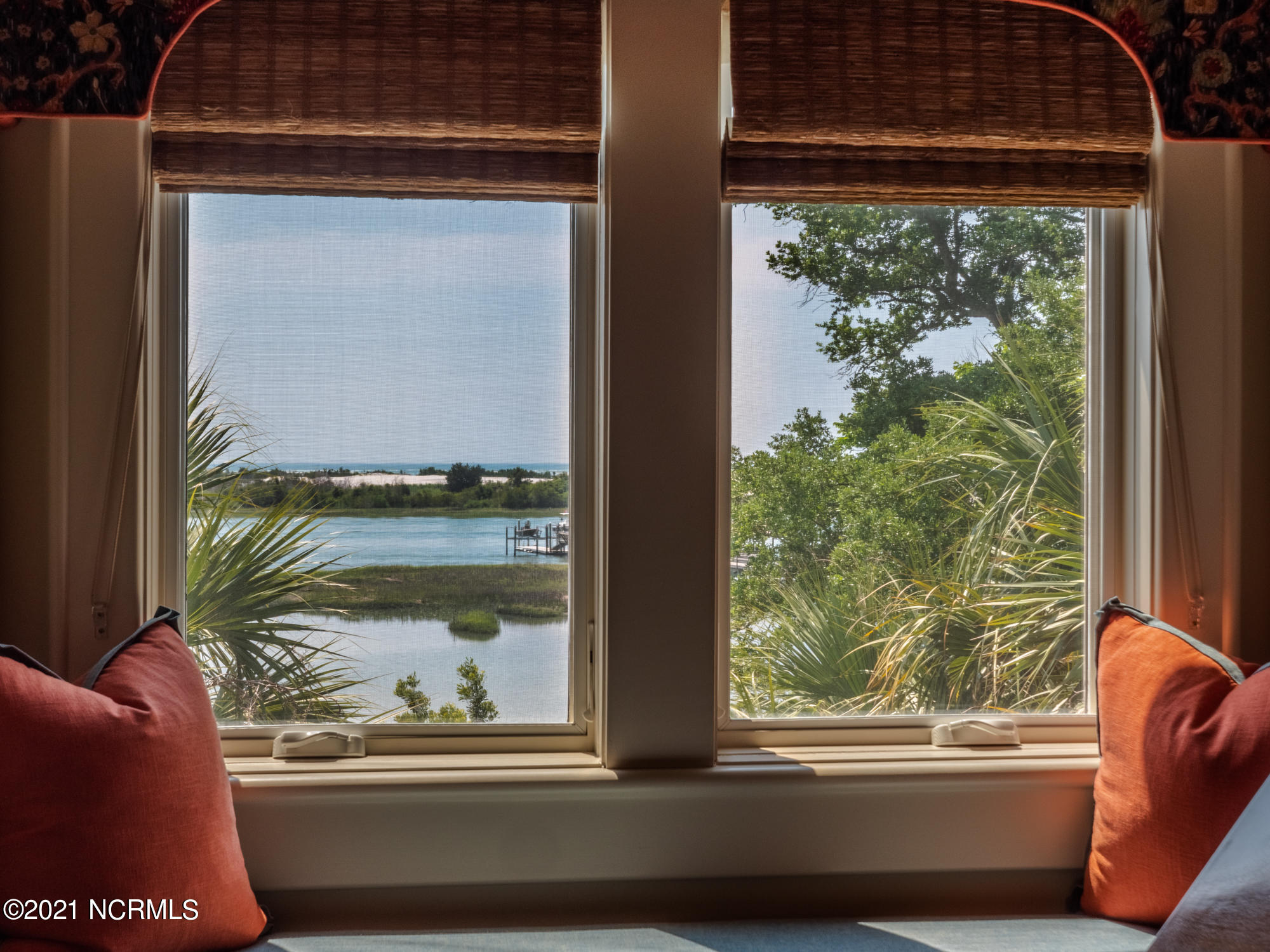 2307 Middle Sound Loop Road