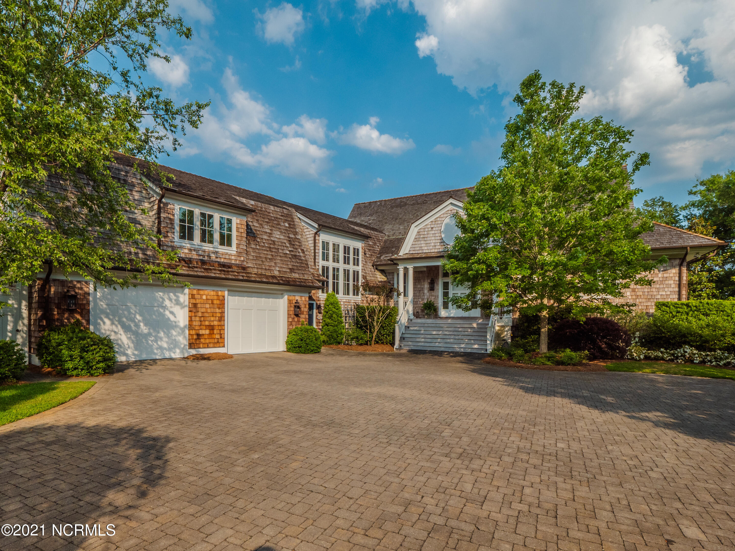 2307 Middle Sound Loop Road