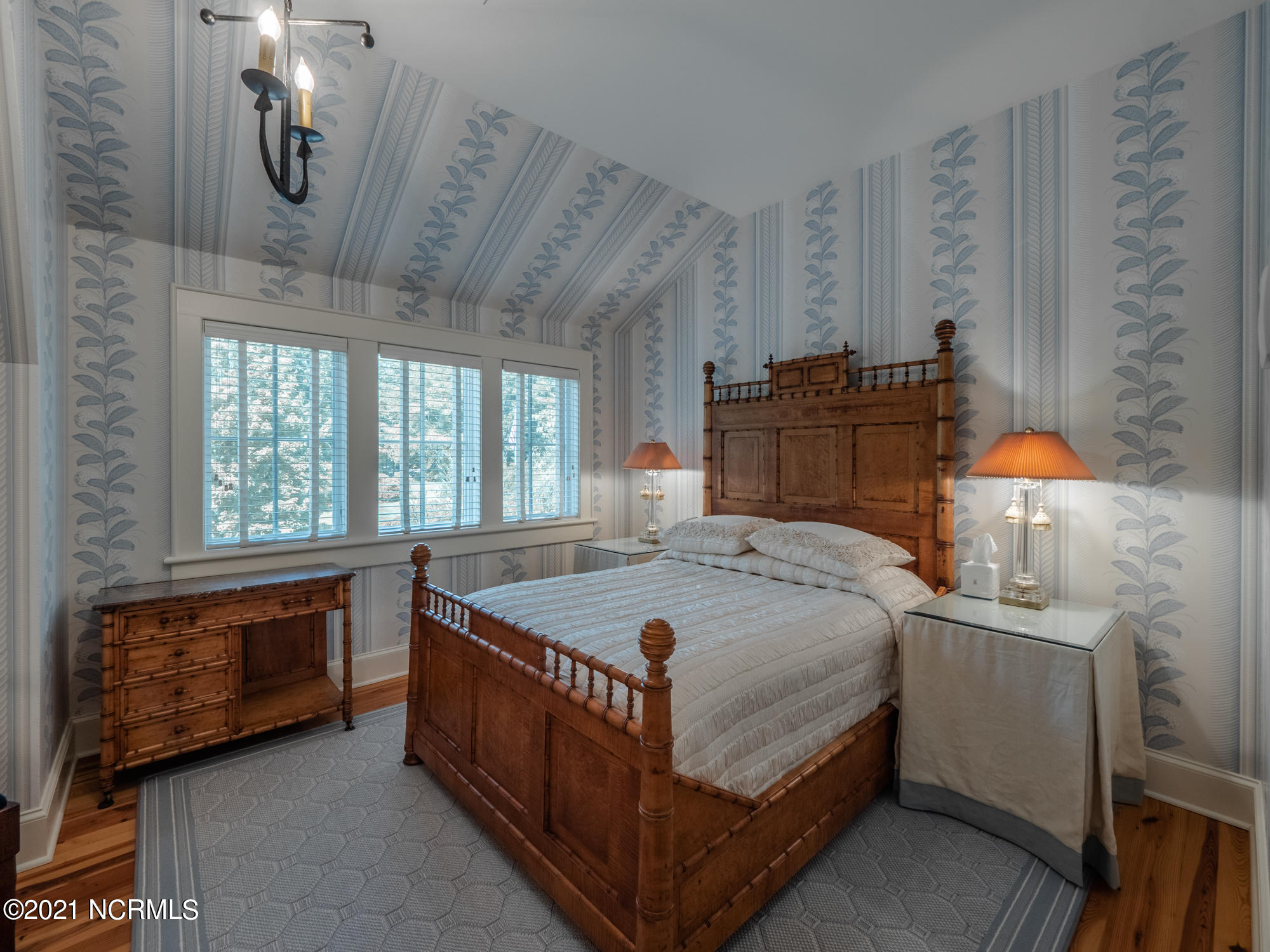 2307 Middle Sound Loop Road