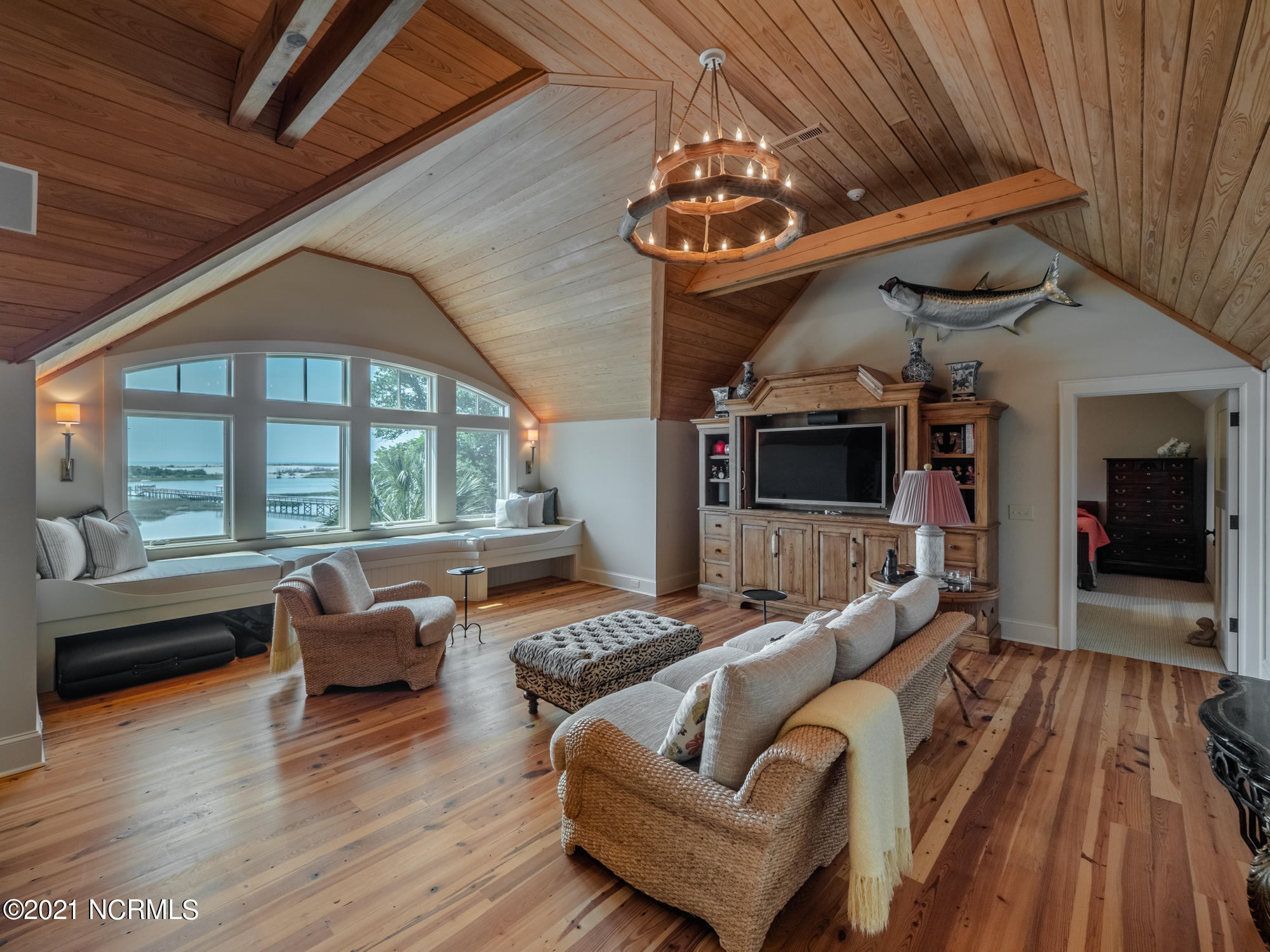 2307 Middle Sound Loop Road