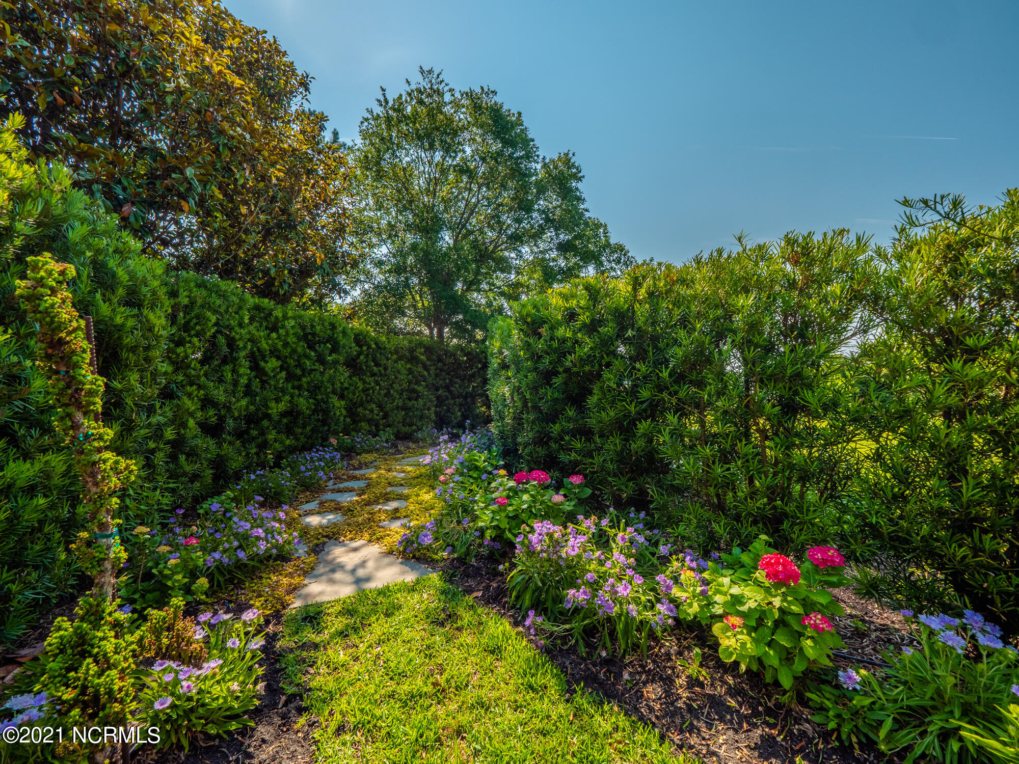 2307 Middle Sound Loop Road