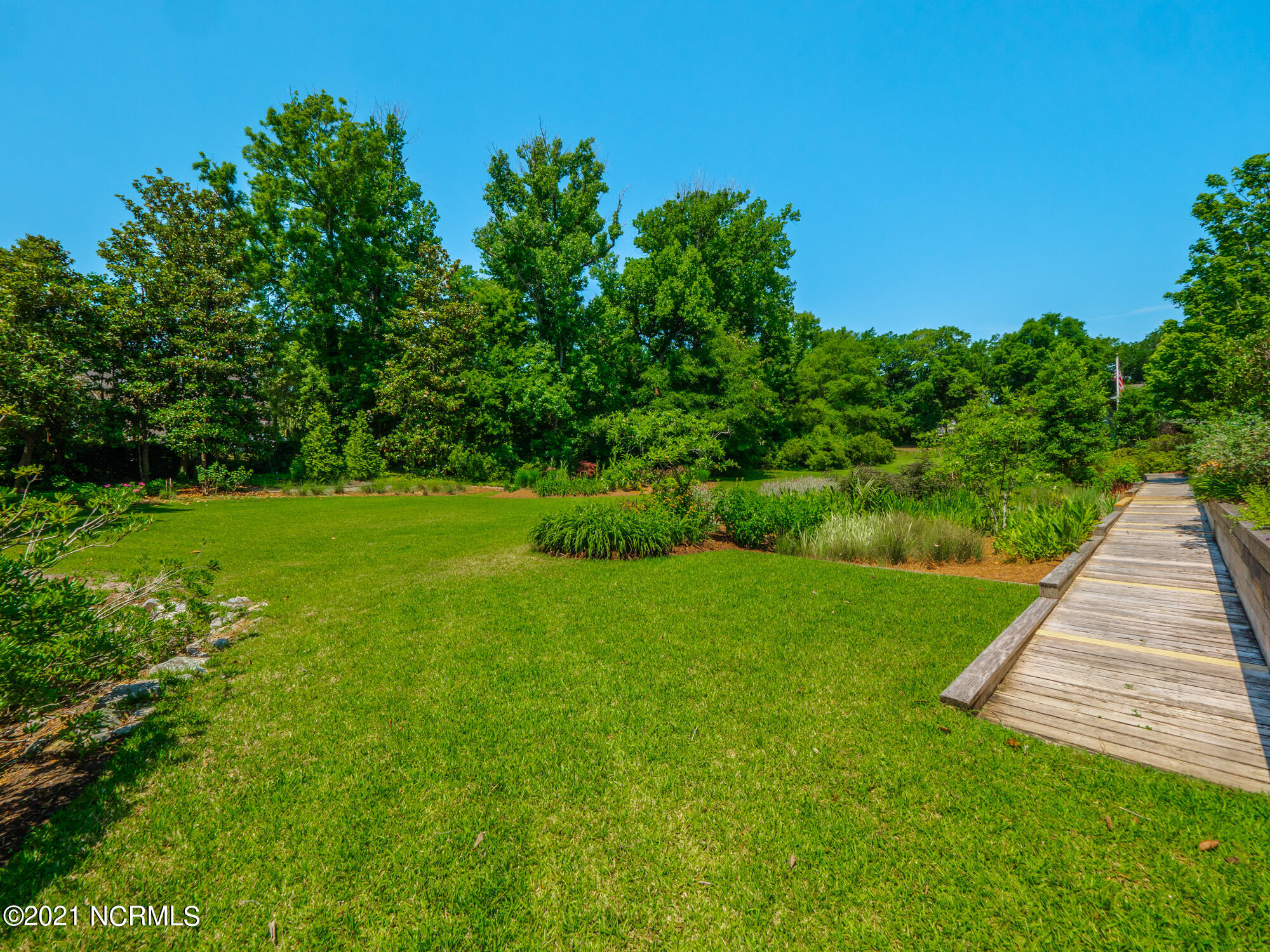 2307 Middle Sound Loop Road