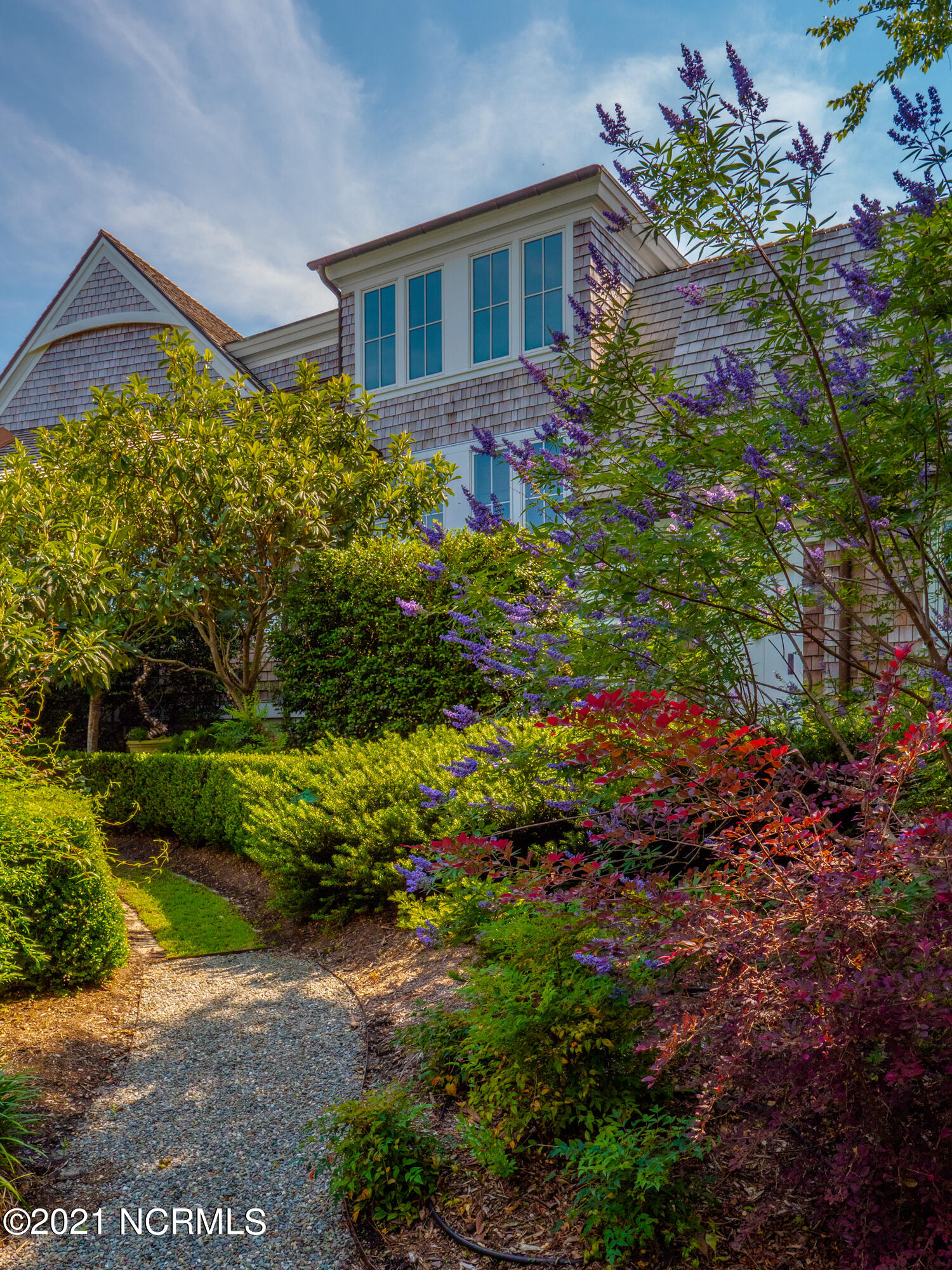 2307 Middle Sound Loop Road
