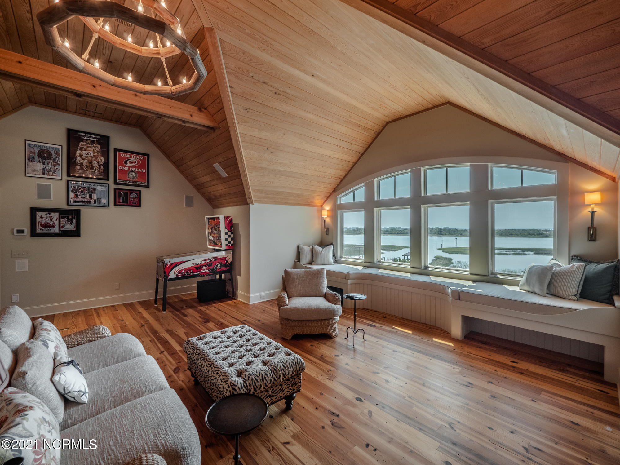 2307 Middle Sound Loop Road