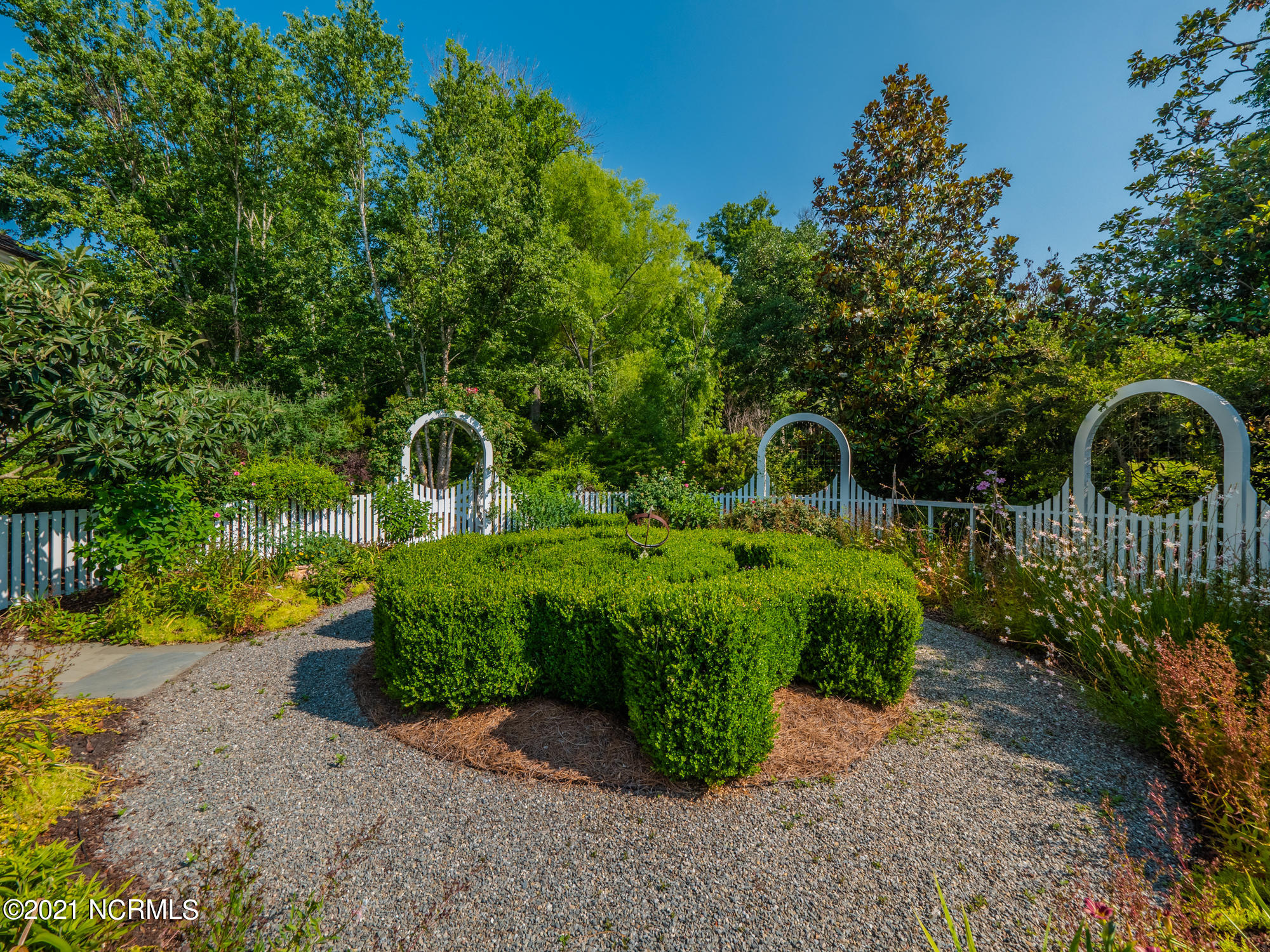 2307 Middle Sound Loop Road