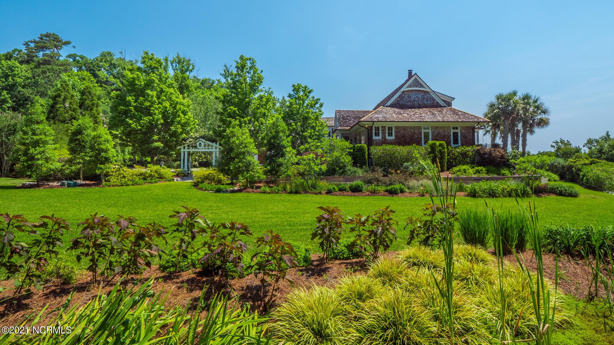 2307 Middle Sound Loop Road
