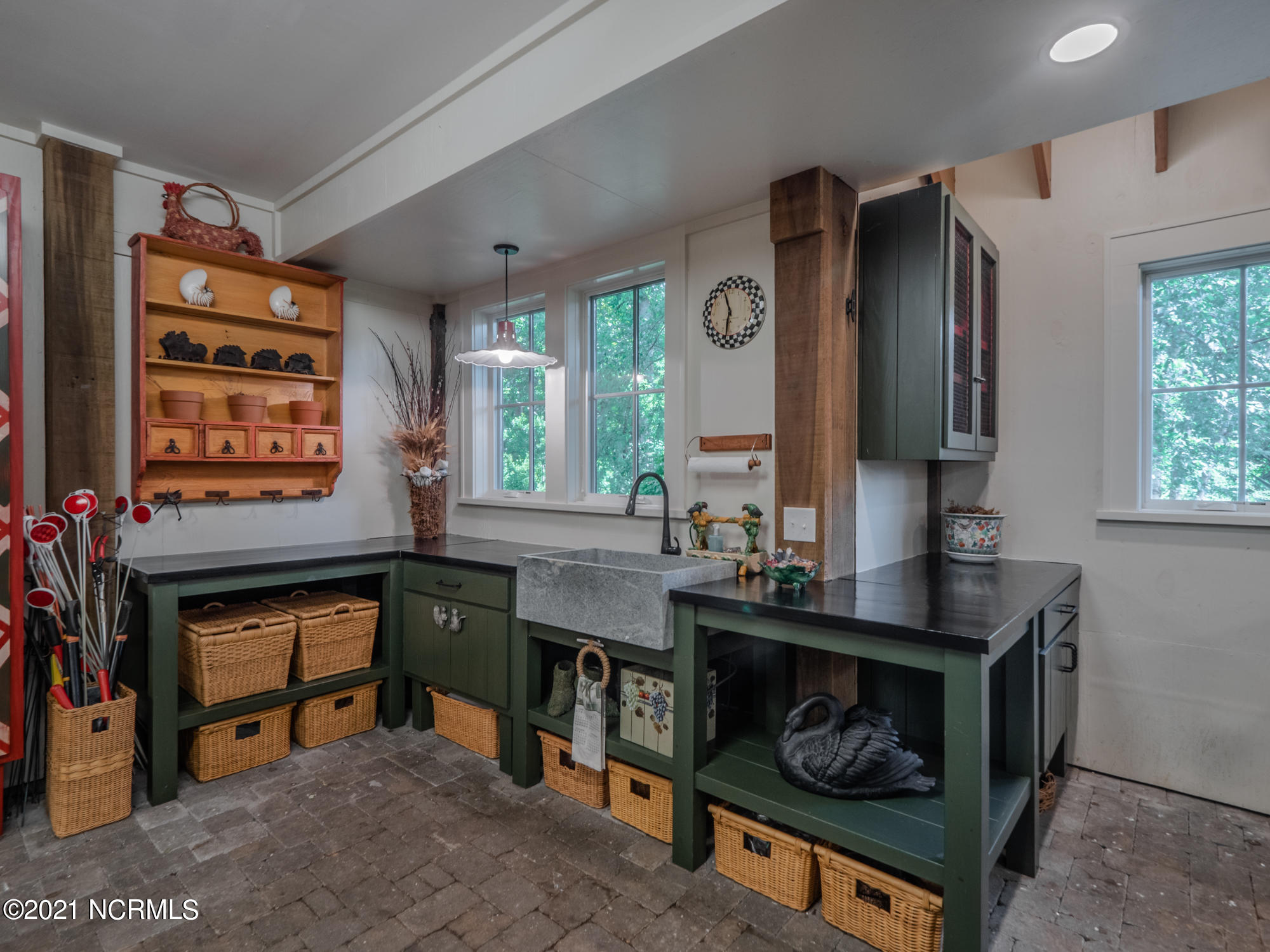 2307 Middle Sound Loop Road