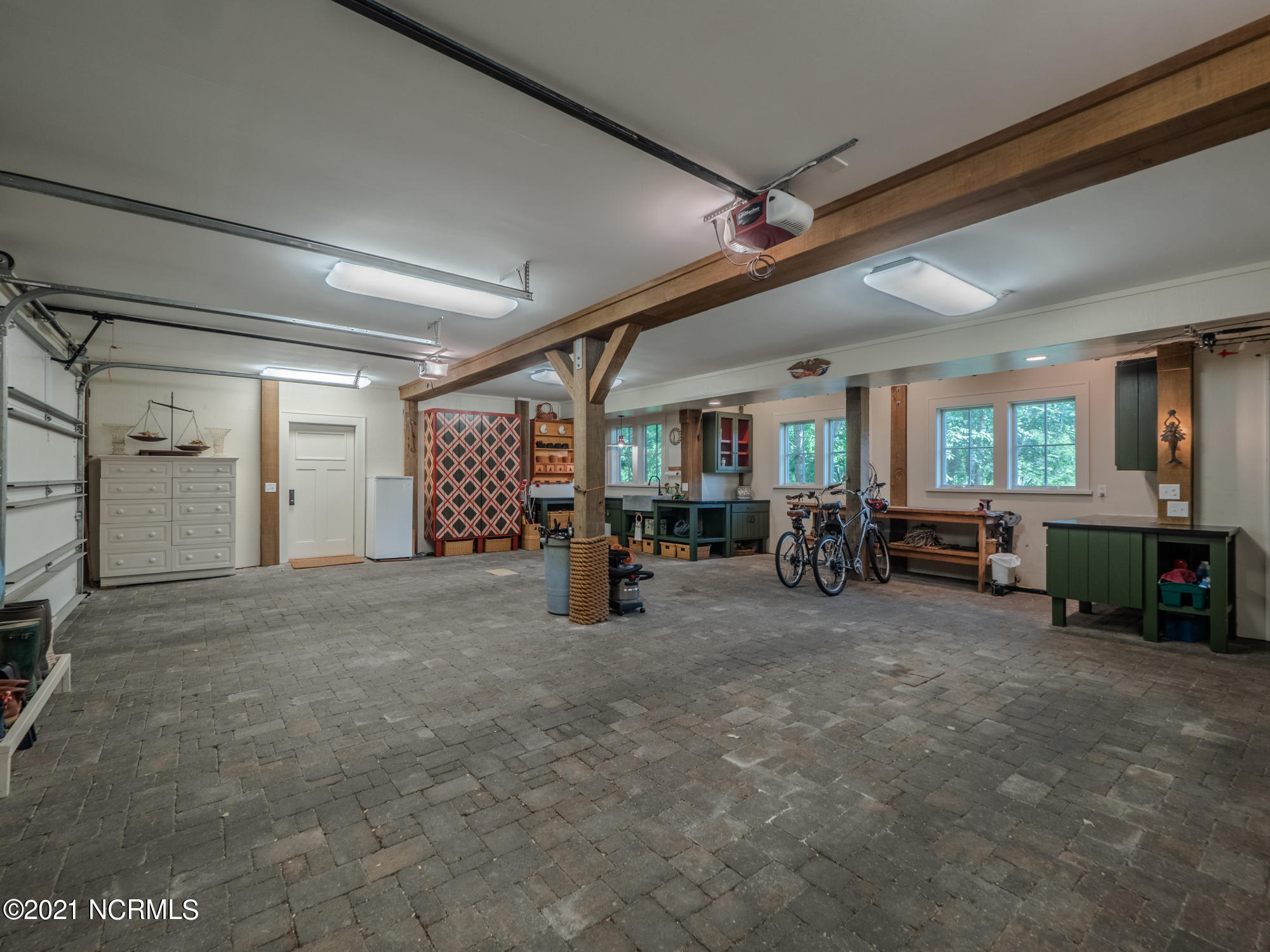 2307 Middle Sound Loop Road
