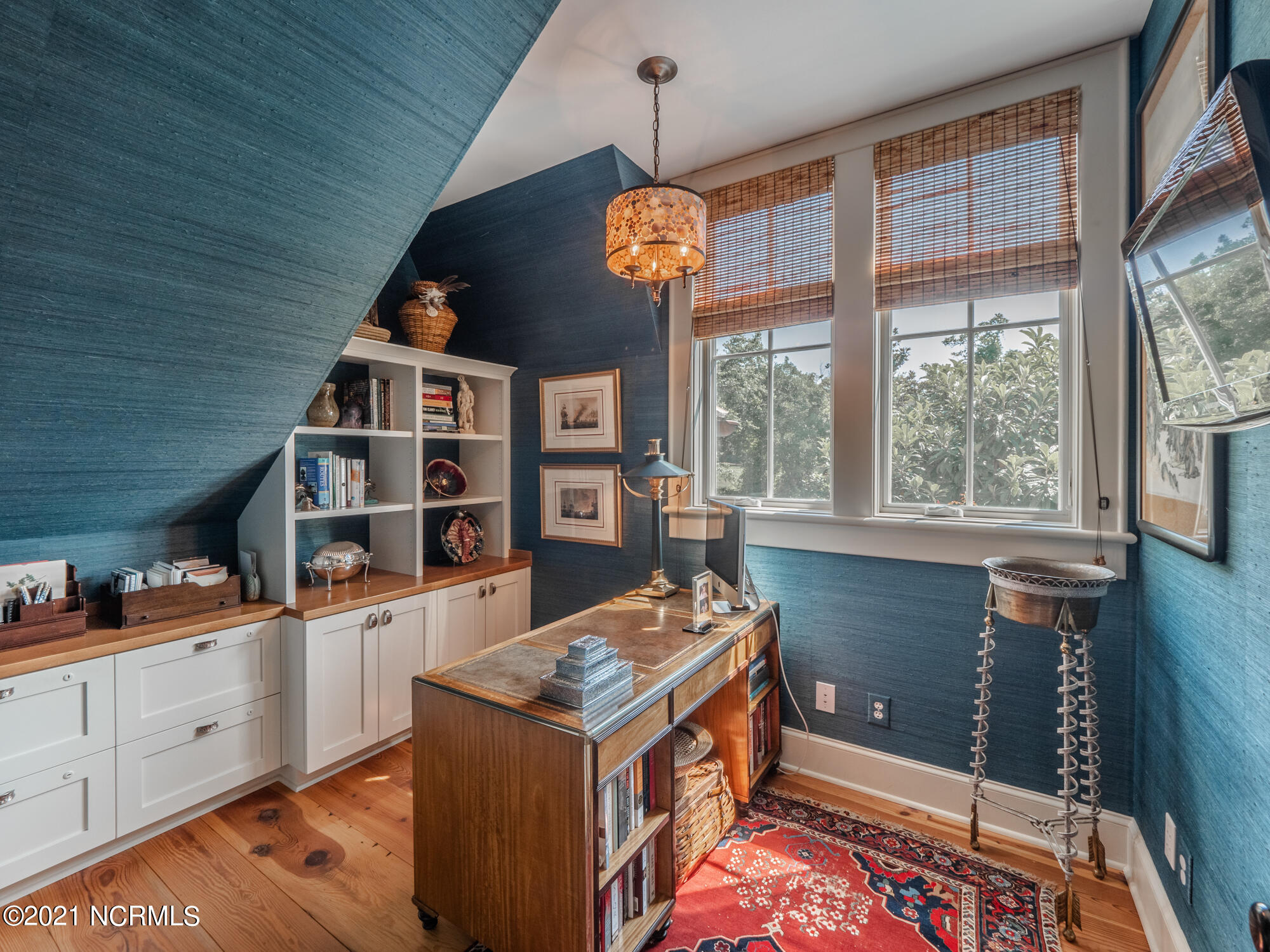 2307 Middle Sound Loop Road