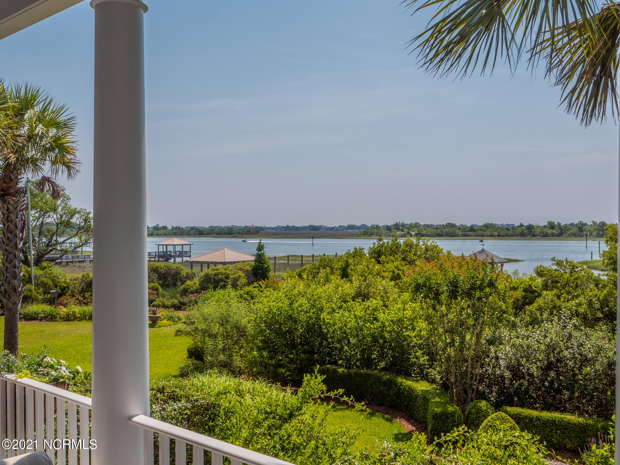 2307 Middle Sound Loop Road