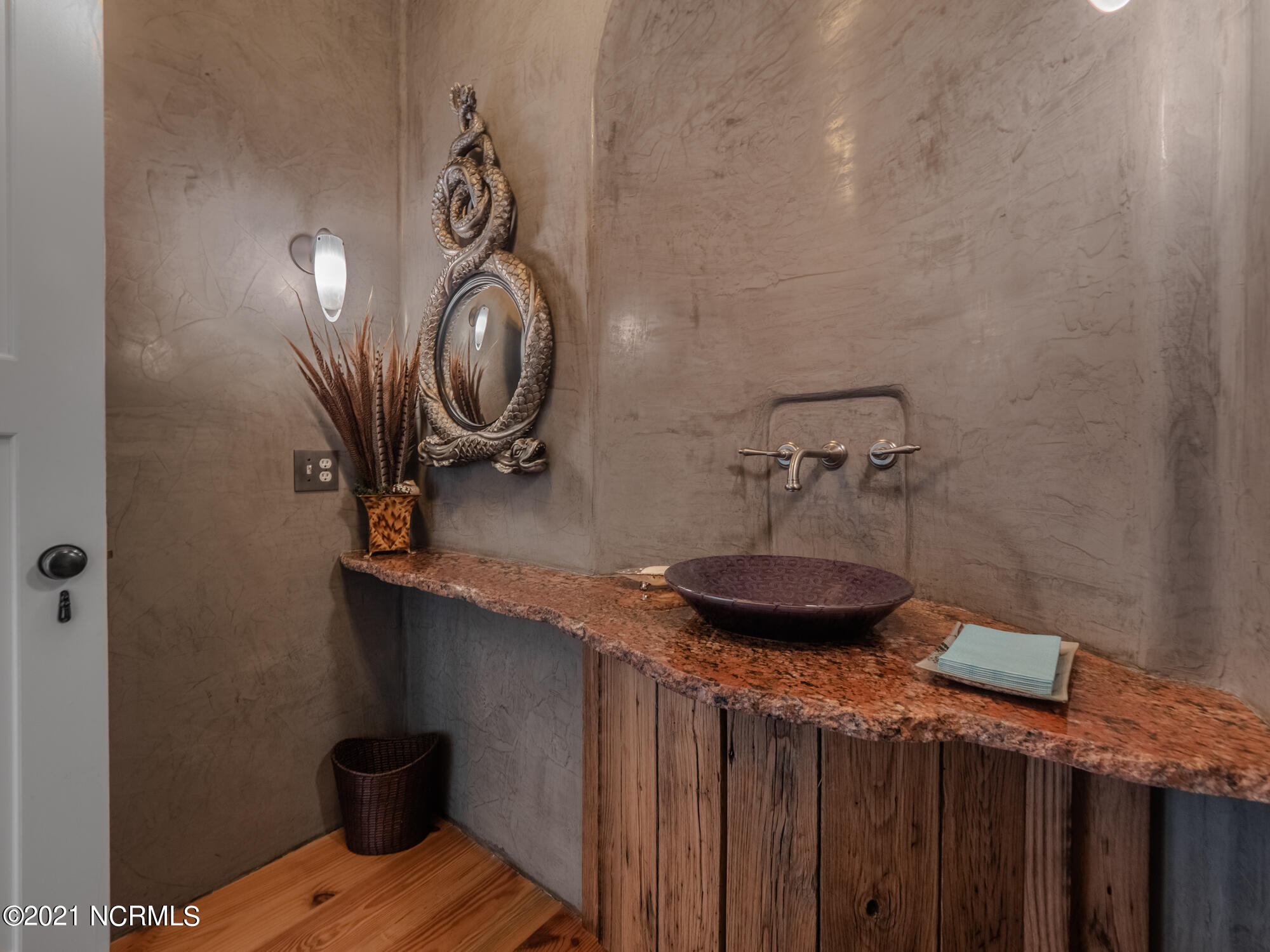 2307 Middle Sound Loop Road