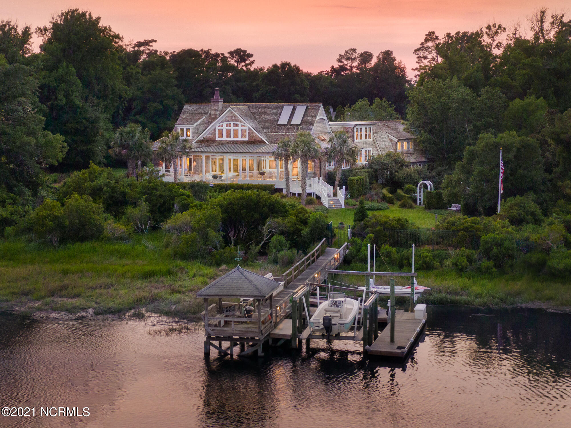 2307 Middle Sound Loop Road