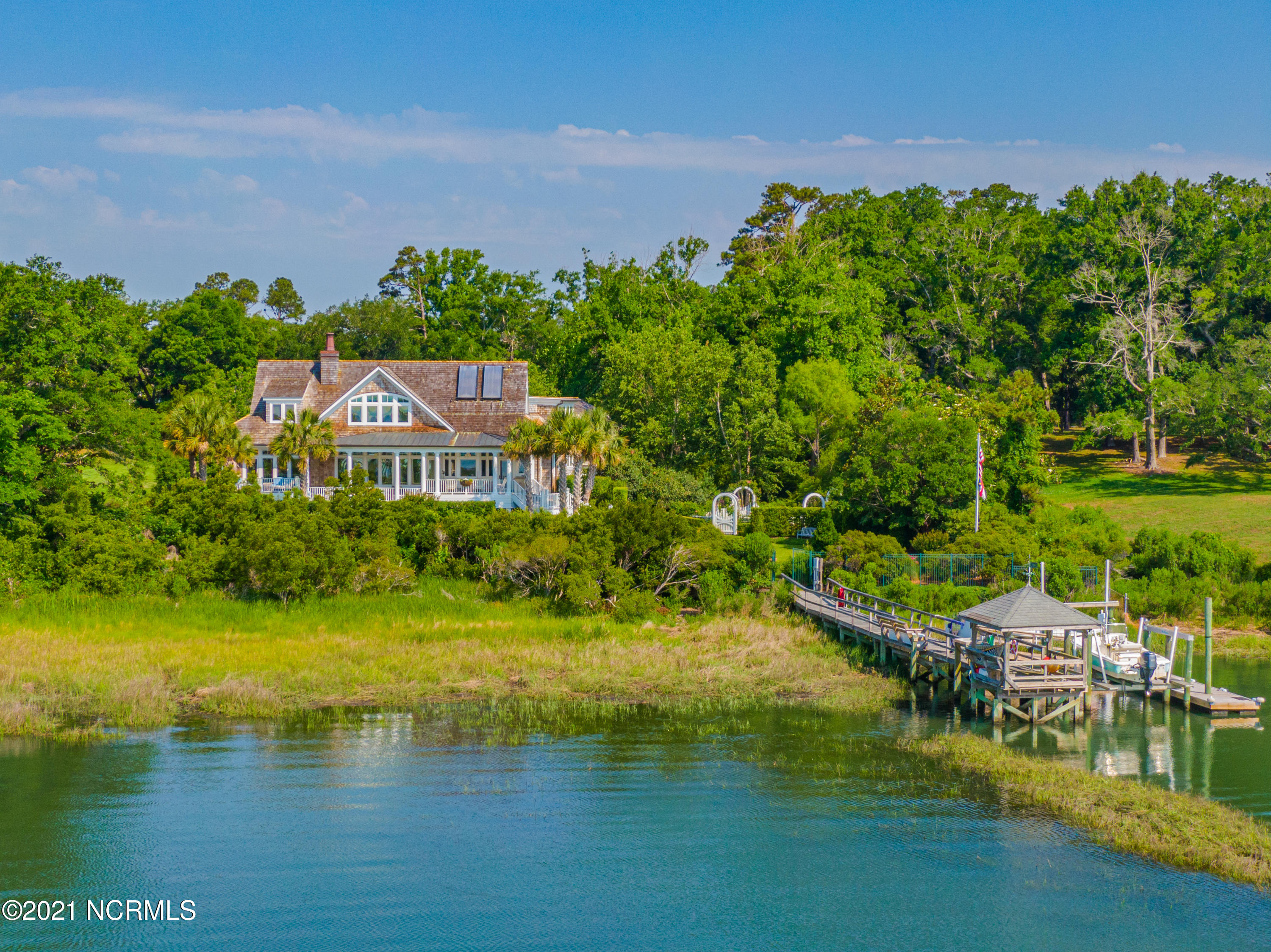 2307 Middle Sound Loop Road