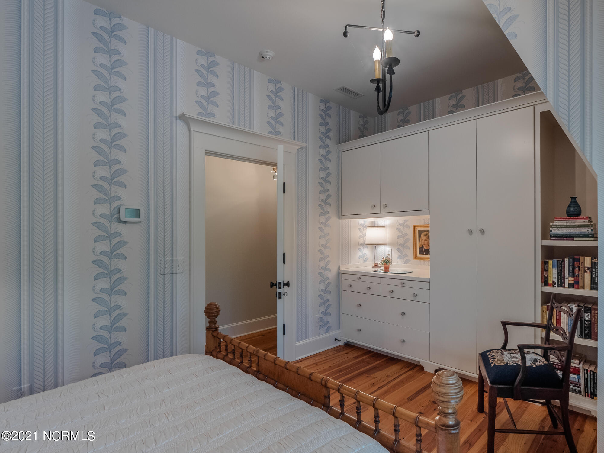2307 Middle Sound Loop Road