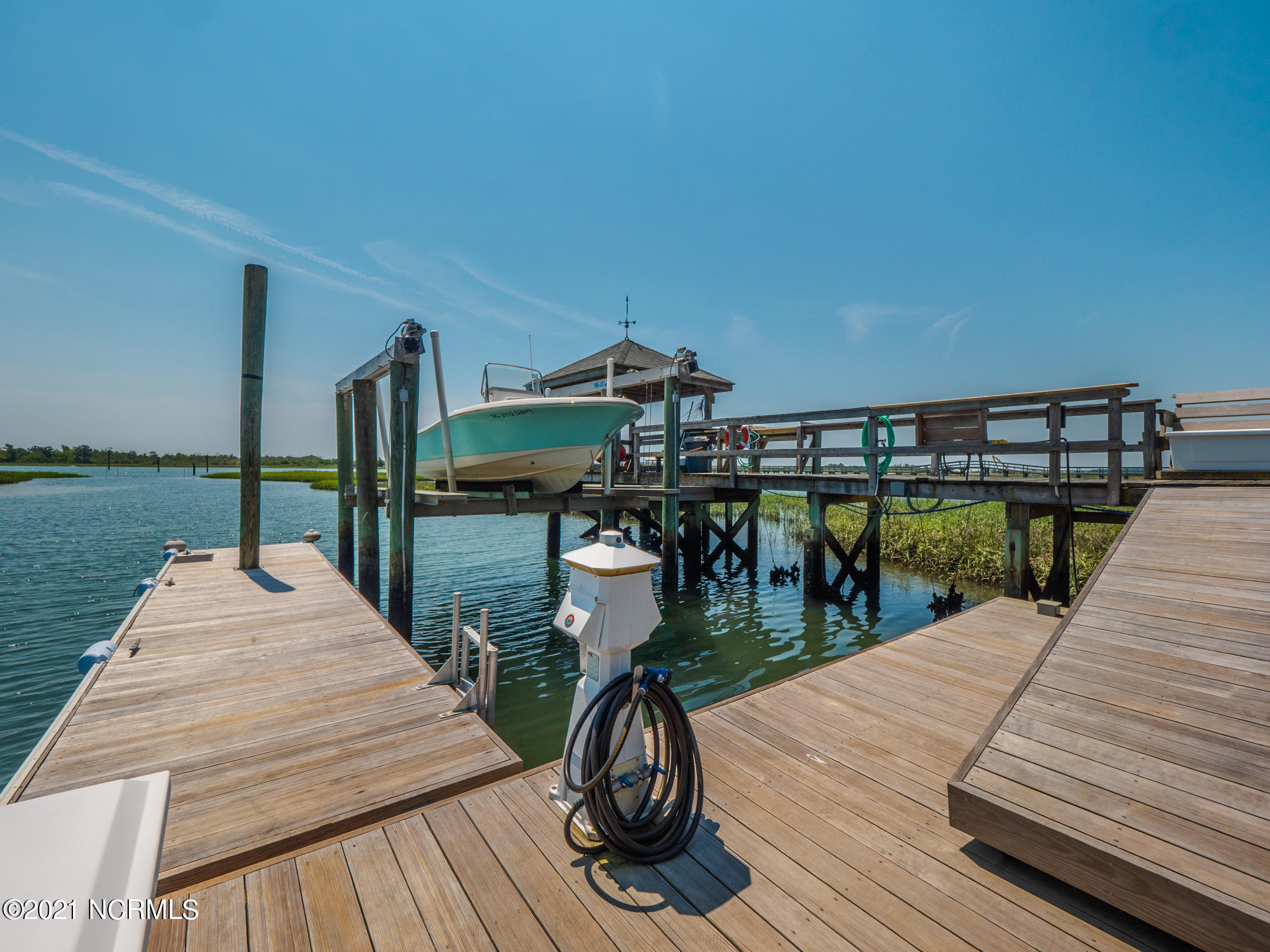 2307 Middle Sound Loop Road