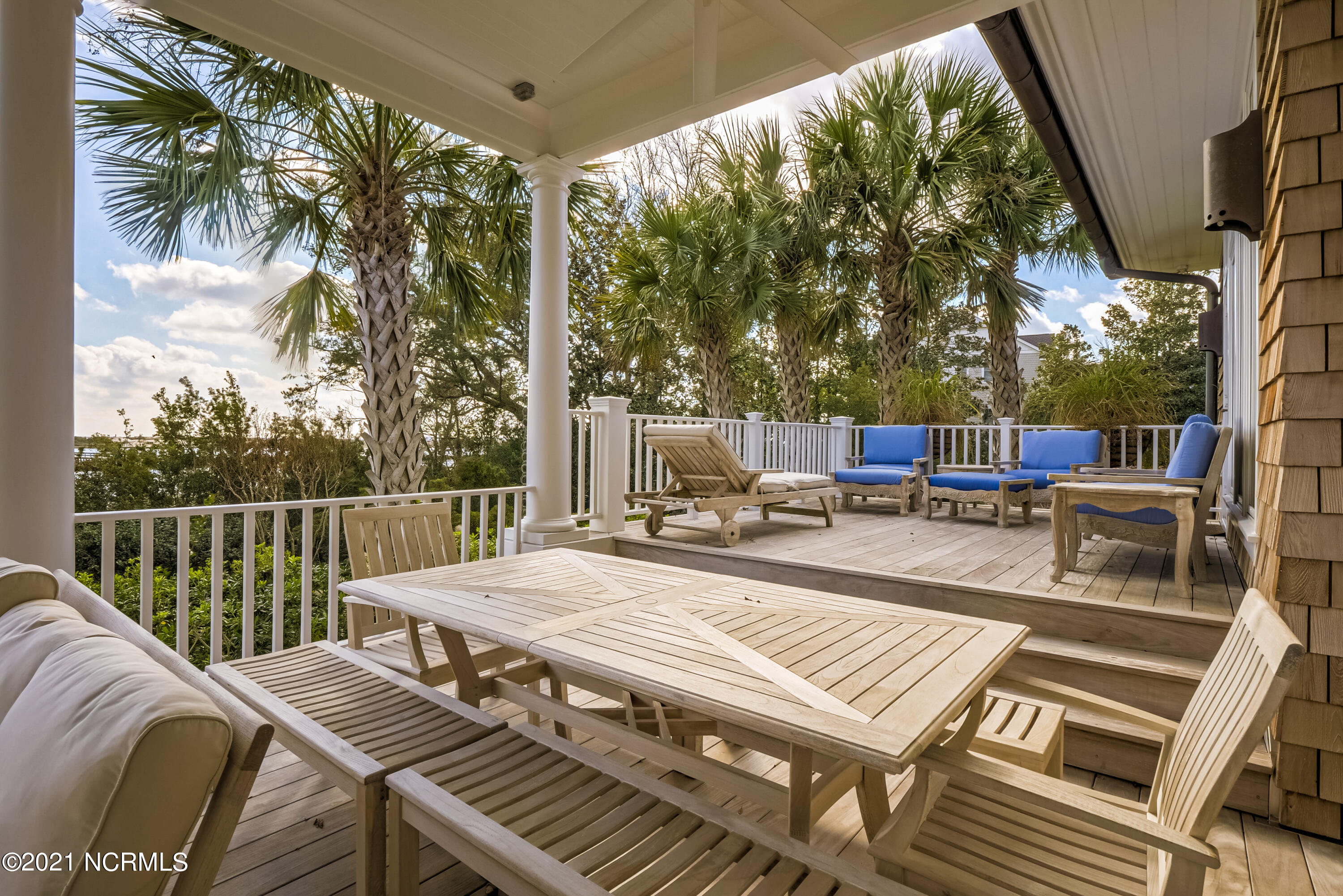2307 Middle Sound Loop Road
