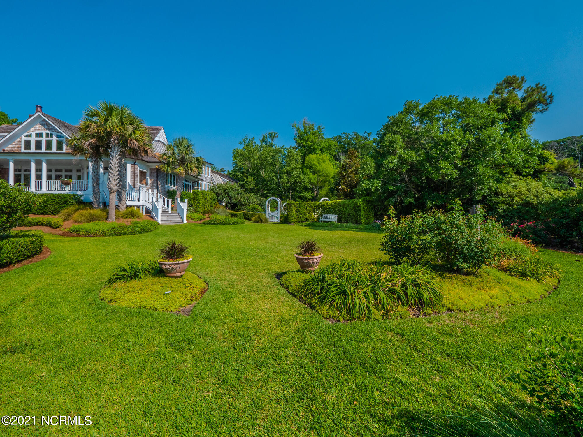 2307 Middle Sound Loop Road