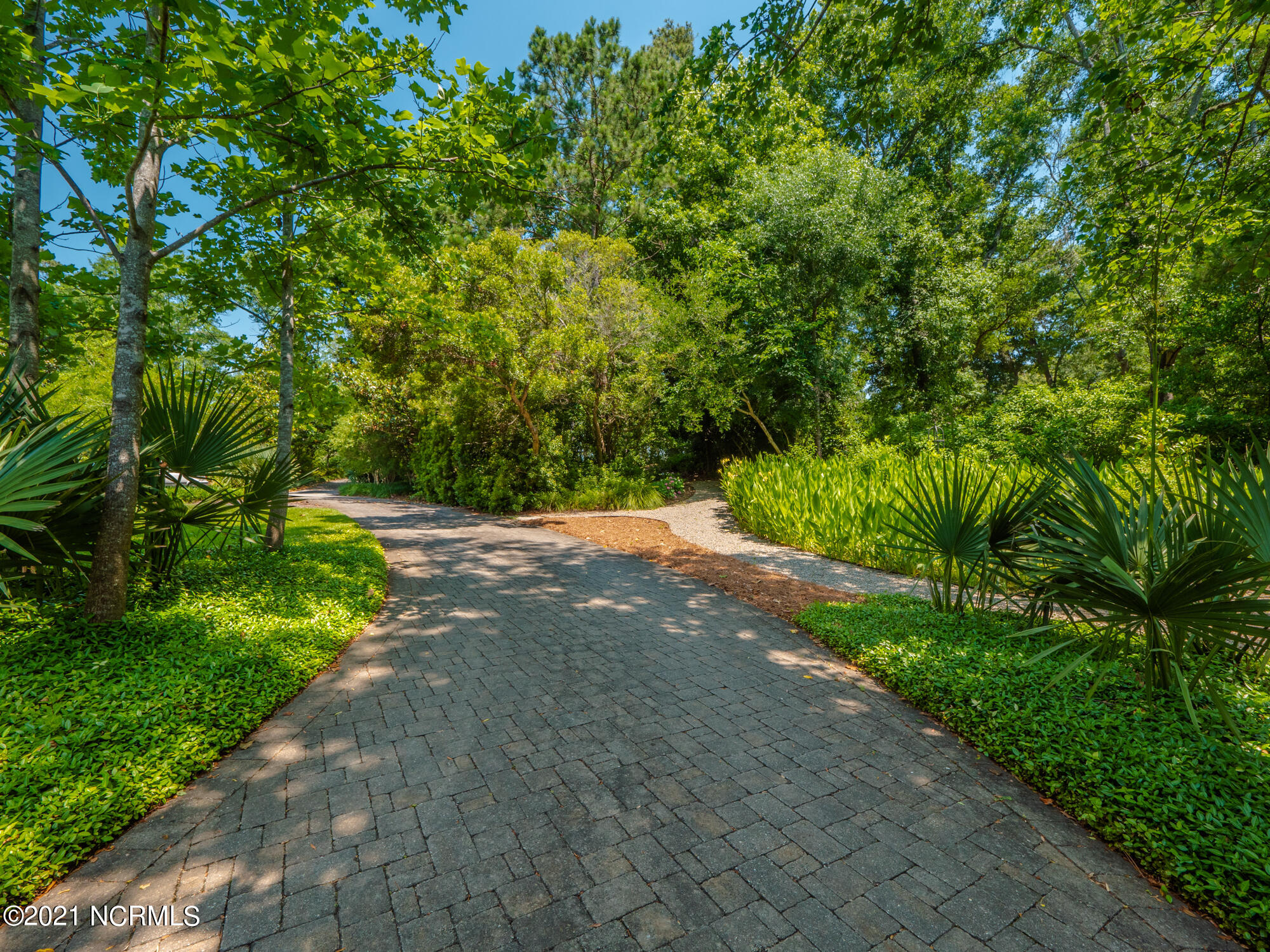 2307 Middle Sound Loop Road