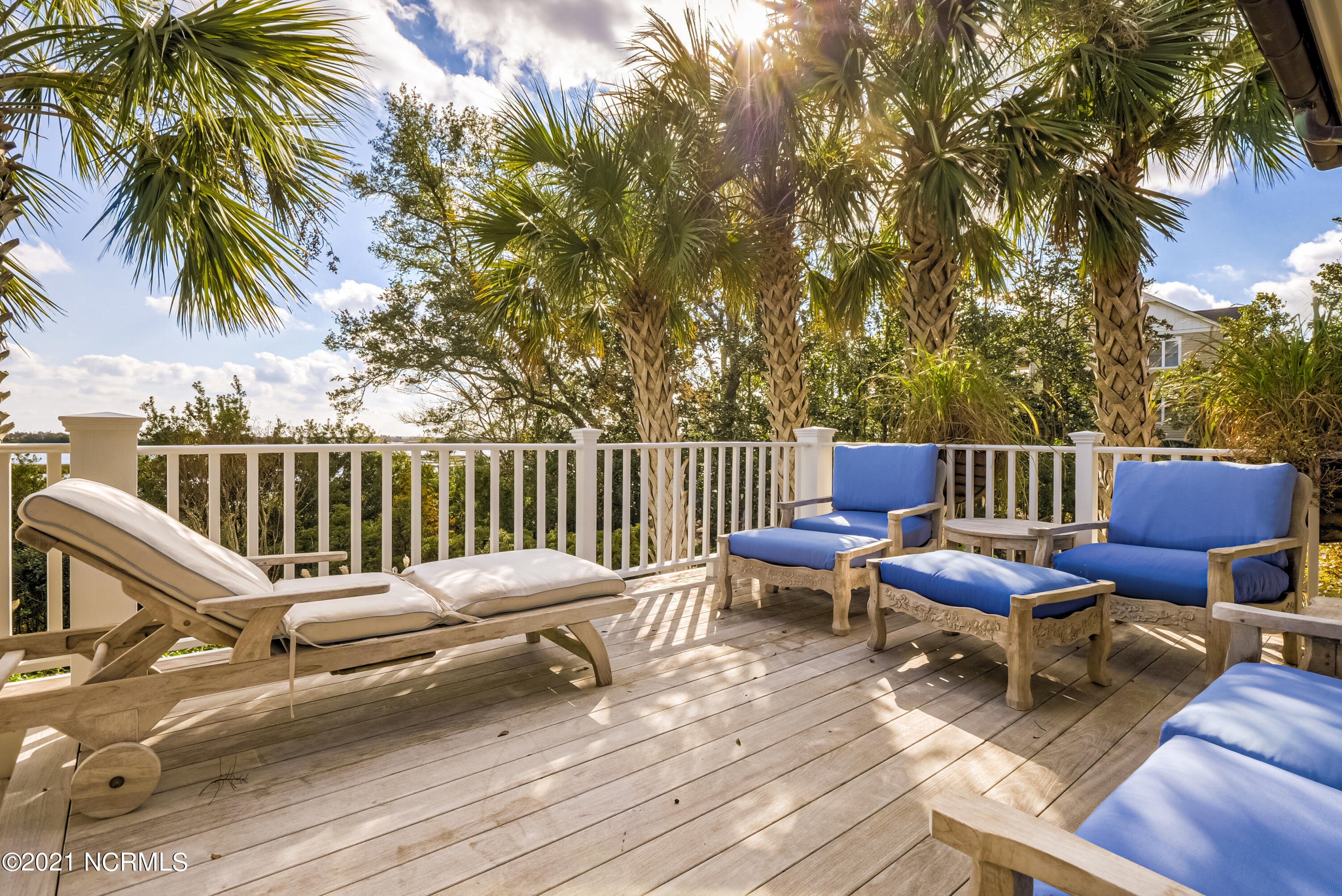 2307 Middle Sound Loop Road