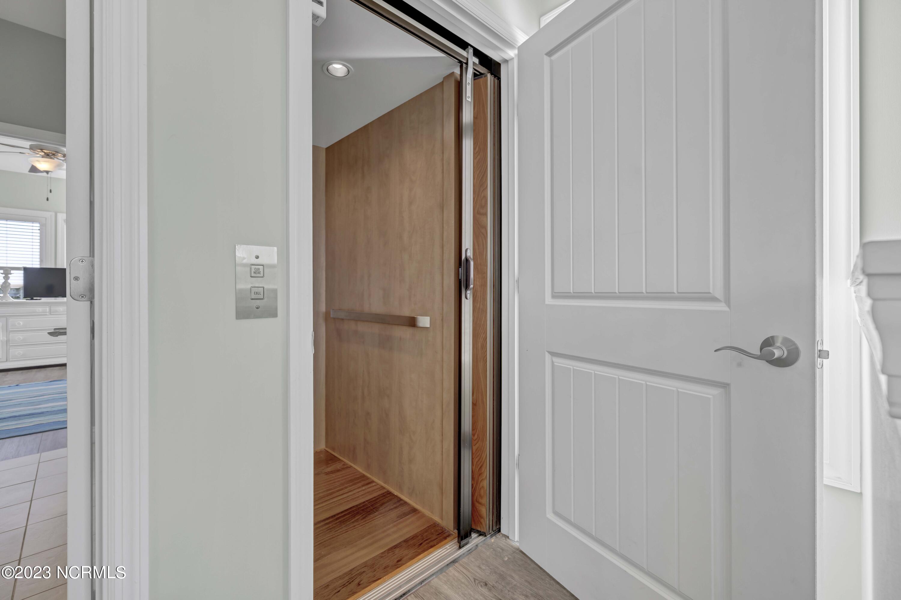 930 Observation Lane