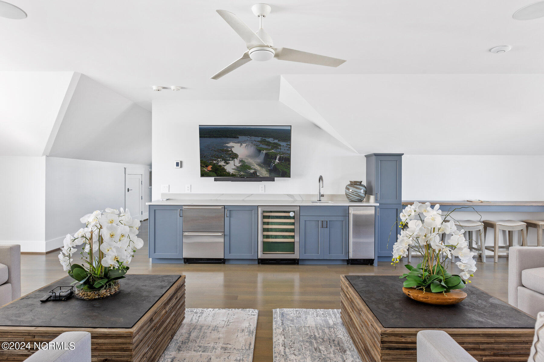 102 Beach Road S