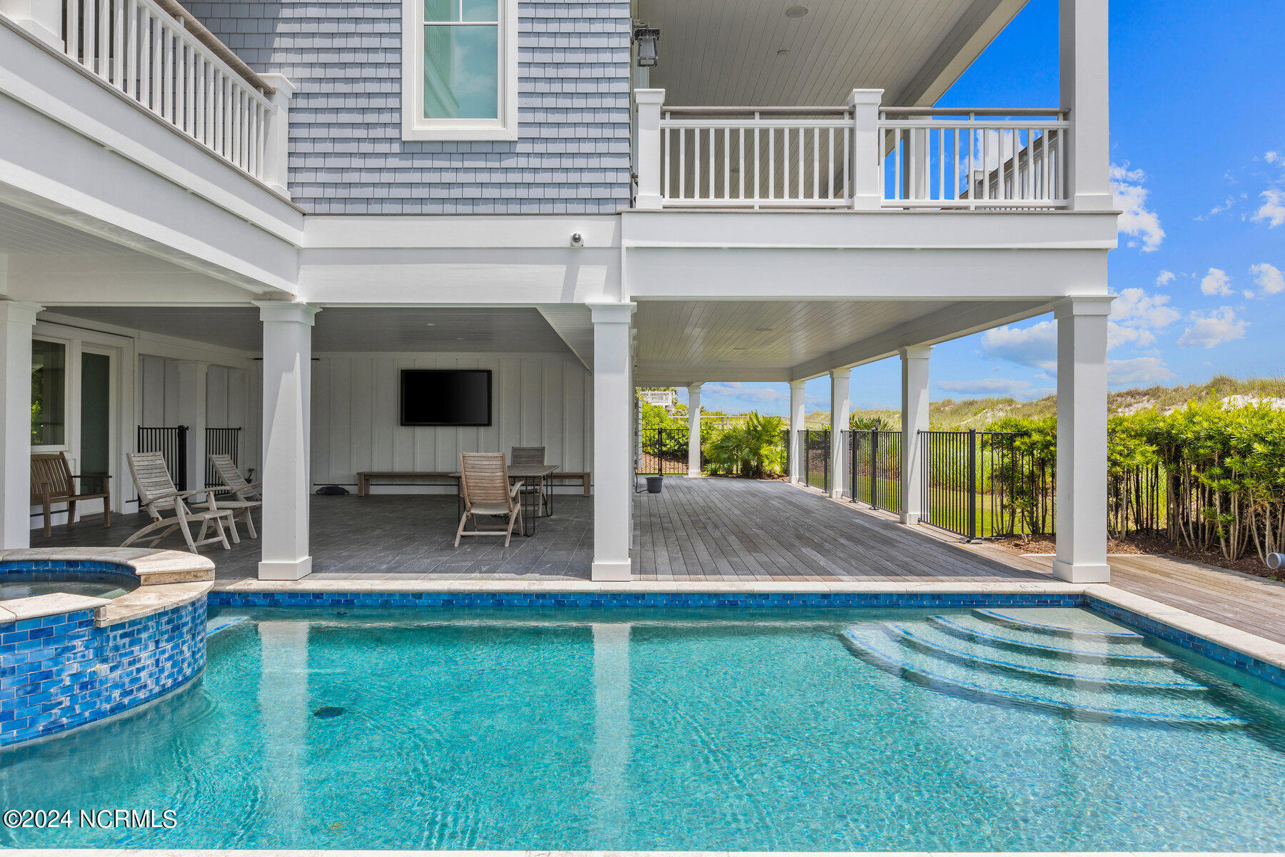 102 Beach Road S