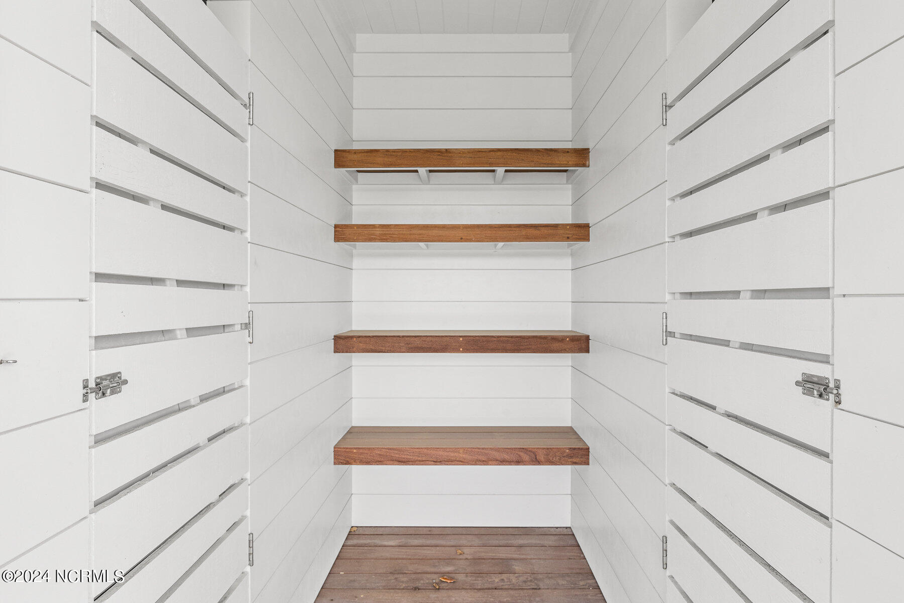 102 Beach Road S