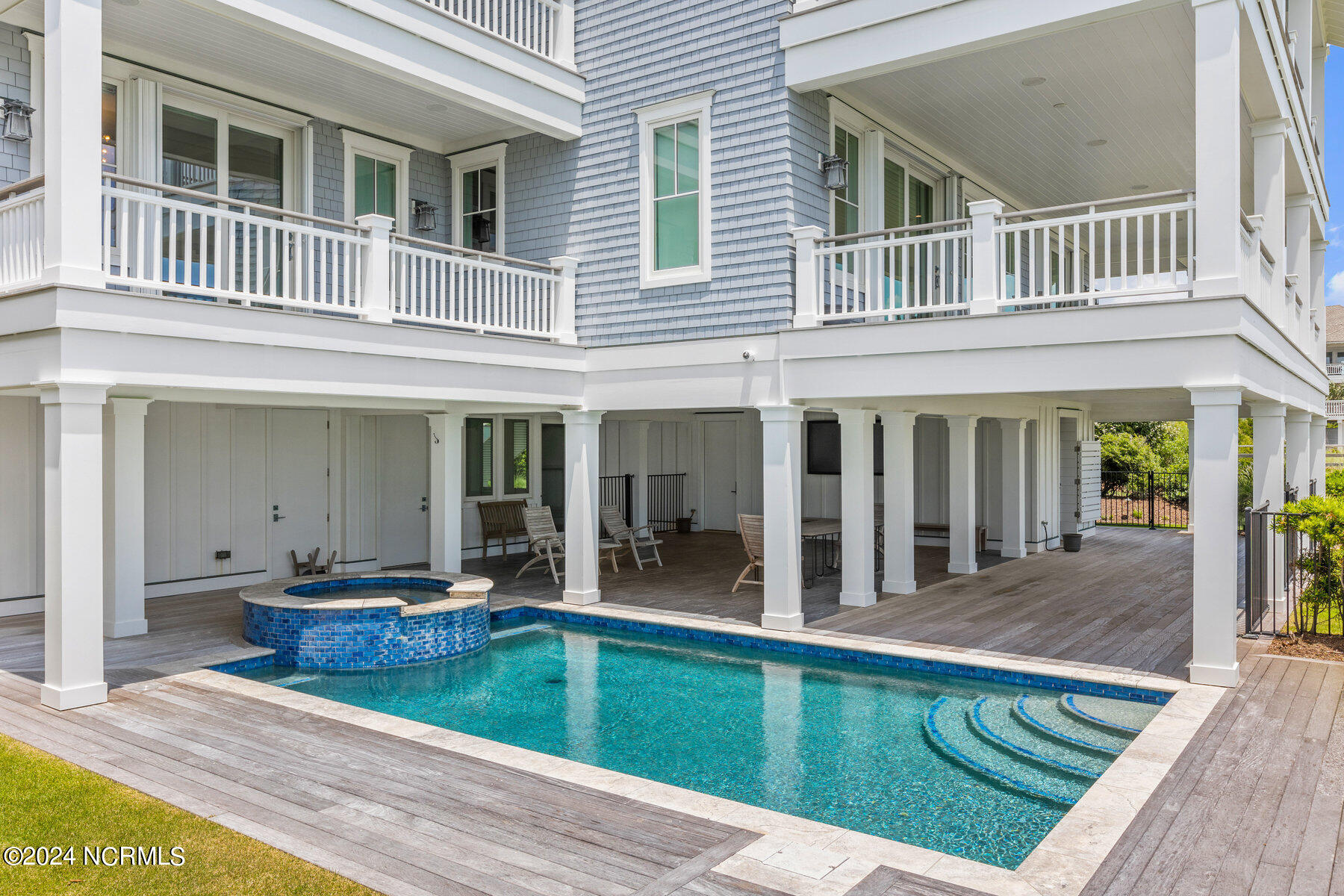 102 Beach Road S