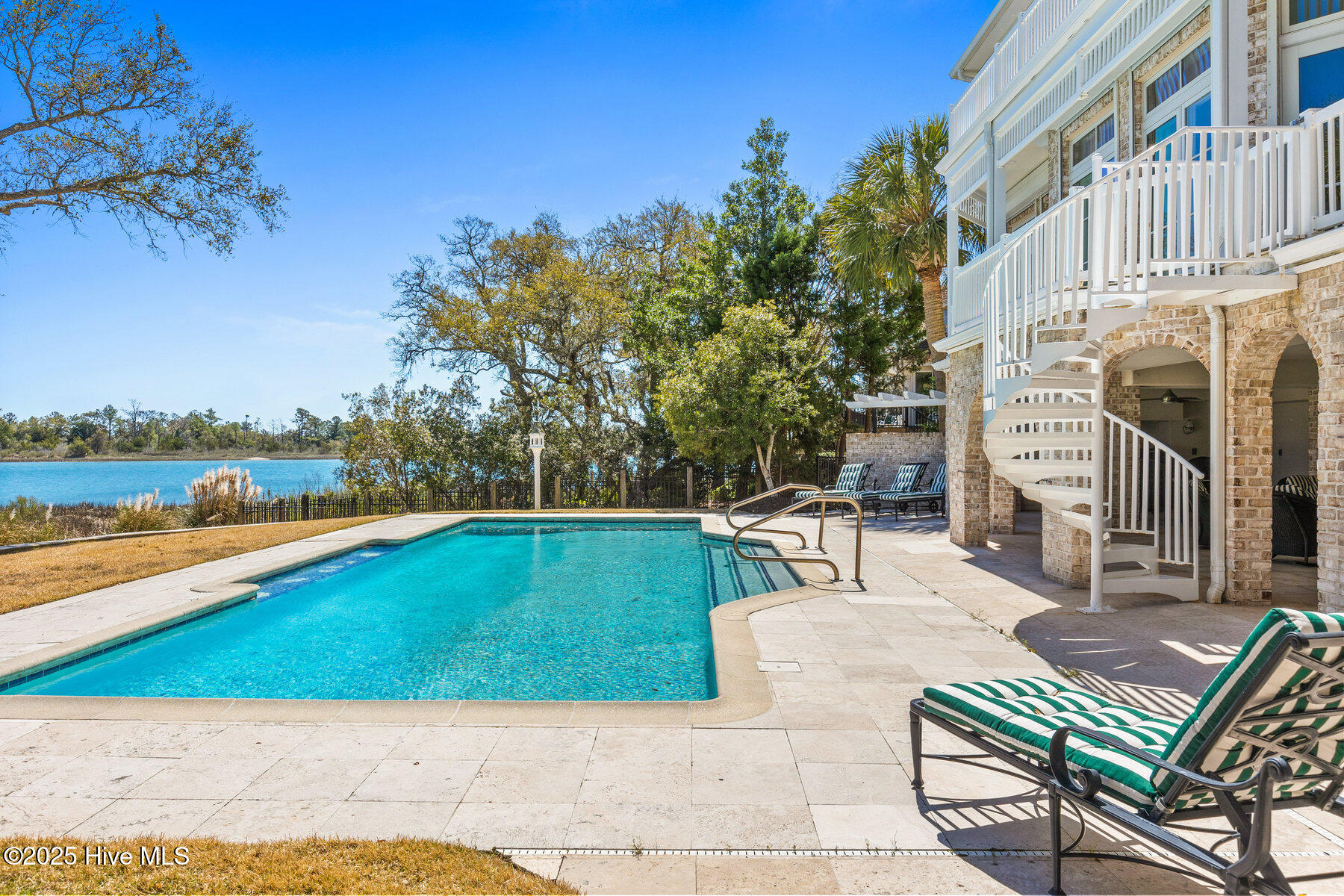 1200 Great Oaks Drive