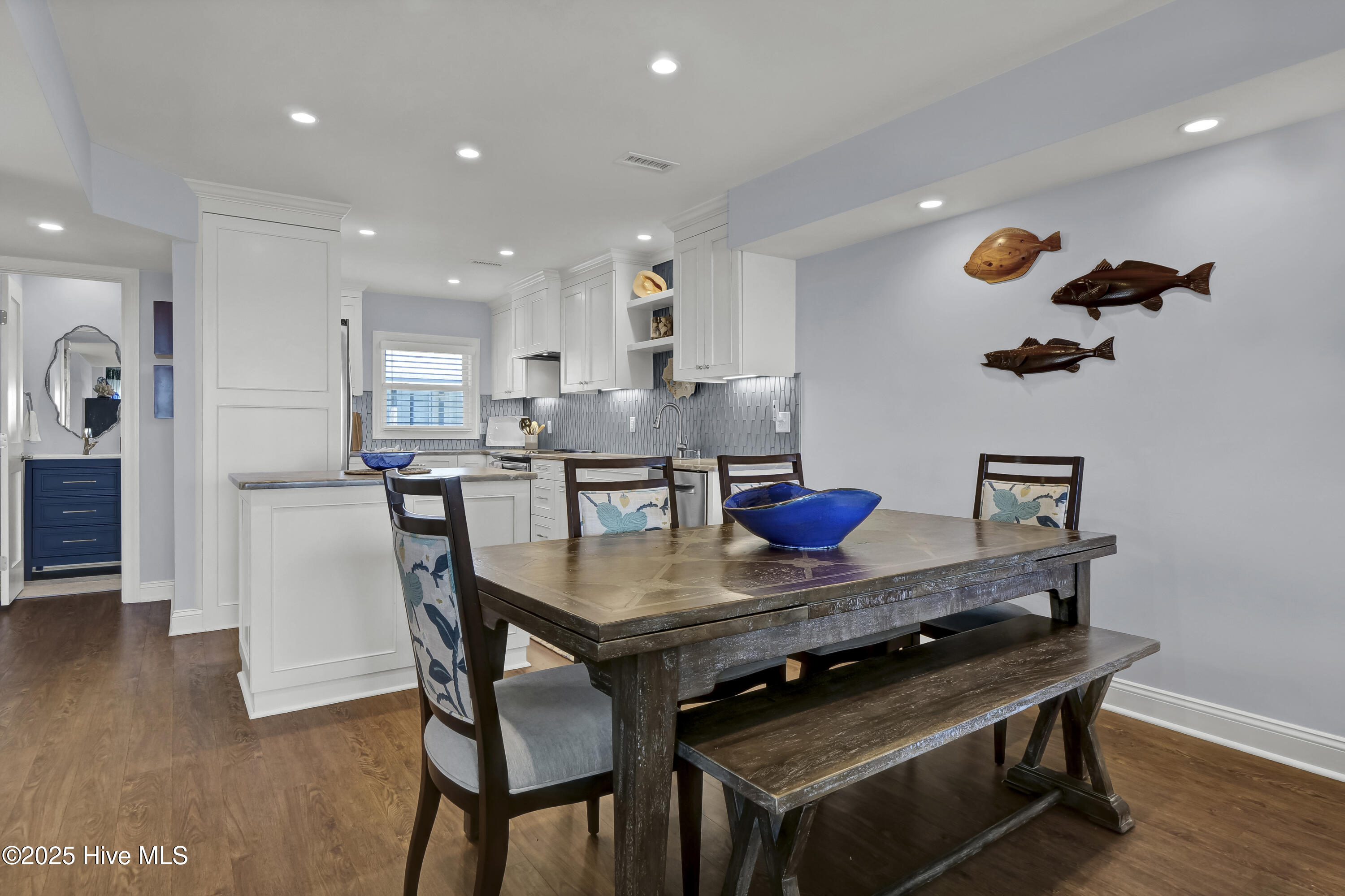 18 E Columbia Street, B