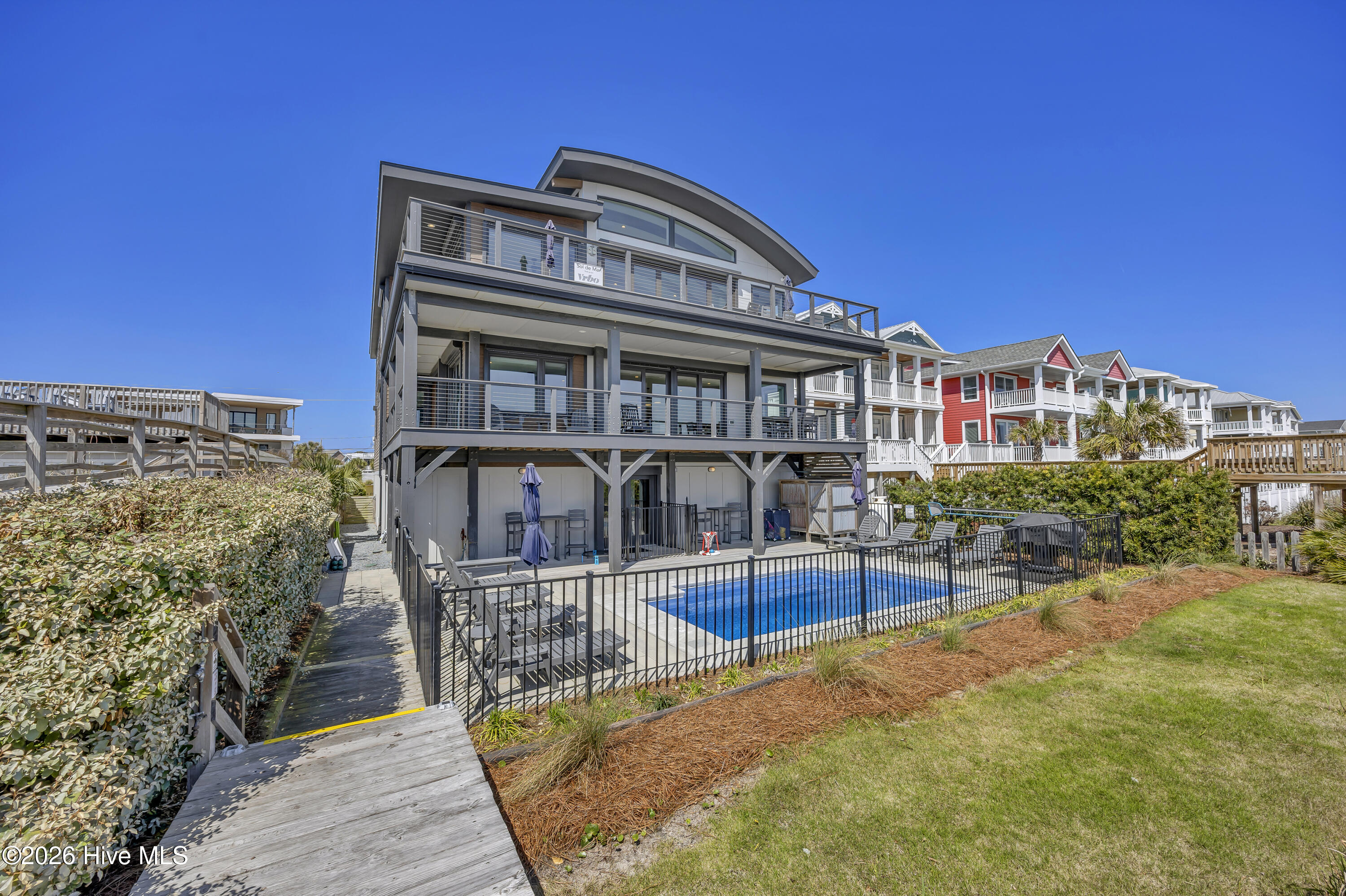 834 Fort Fisher Boulevard N