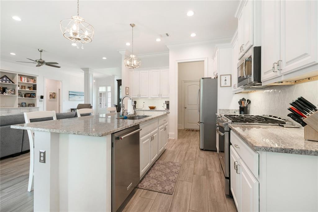 1124 CYPRESS CROSSING Drive