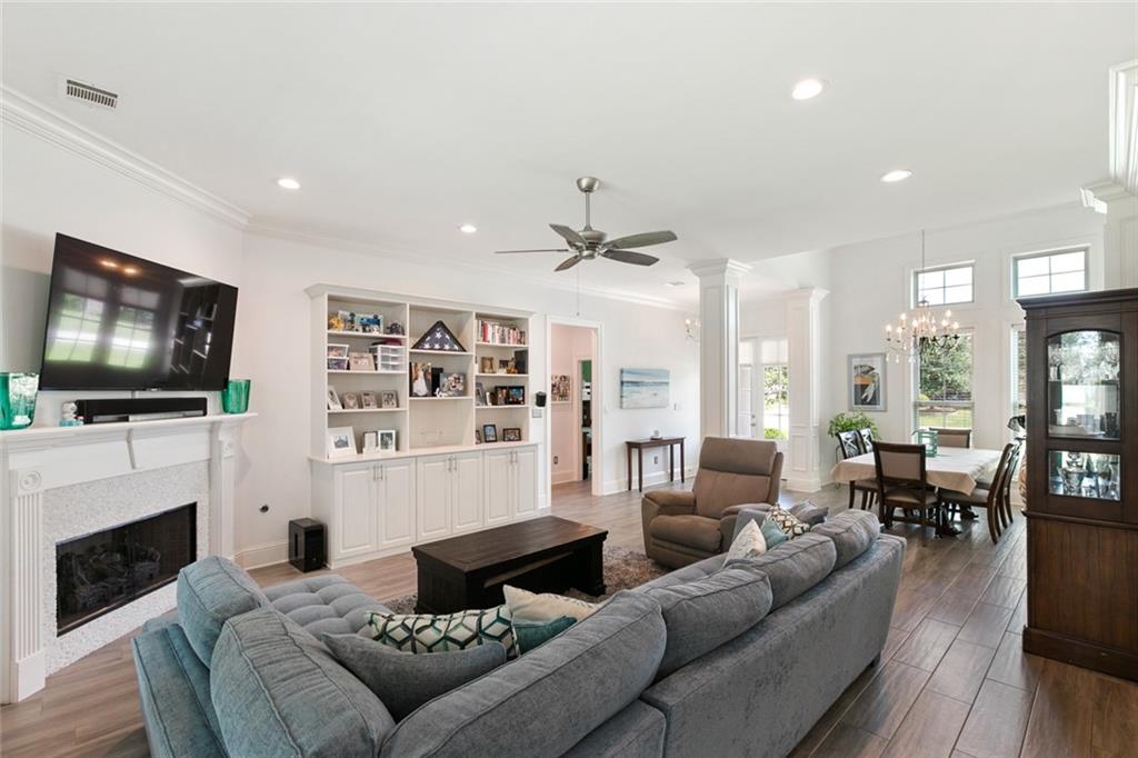 1124 CYPRESS CROSSING Drive