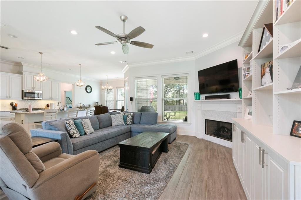 1124 CYPRESS CROSSING Drive