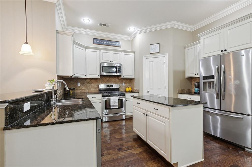 717 N BROWN THRASHER Loop