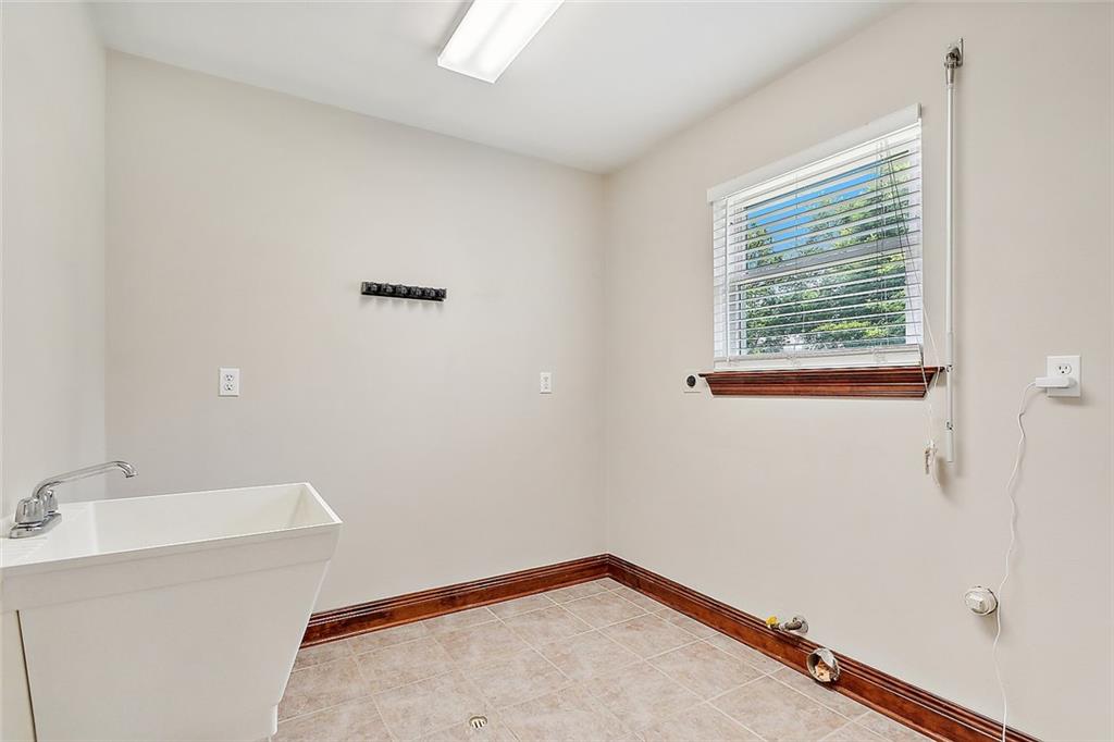 518 GARDEN Lane