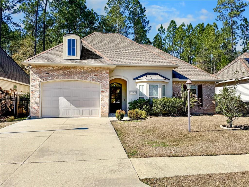 556 BATELEUR Way