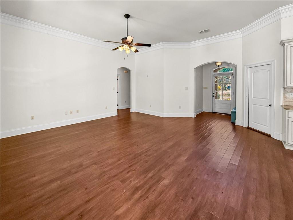 556 BATELEUR Way