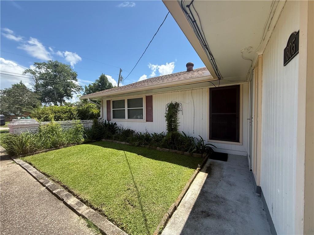 305 RHODES Street